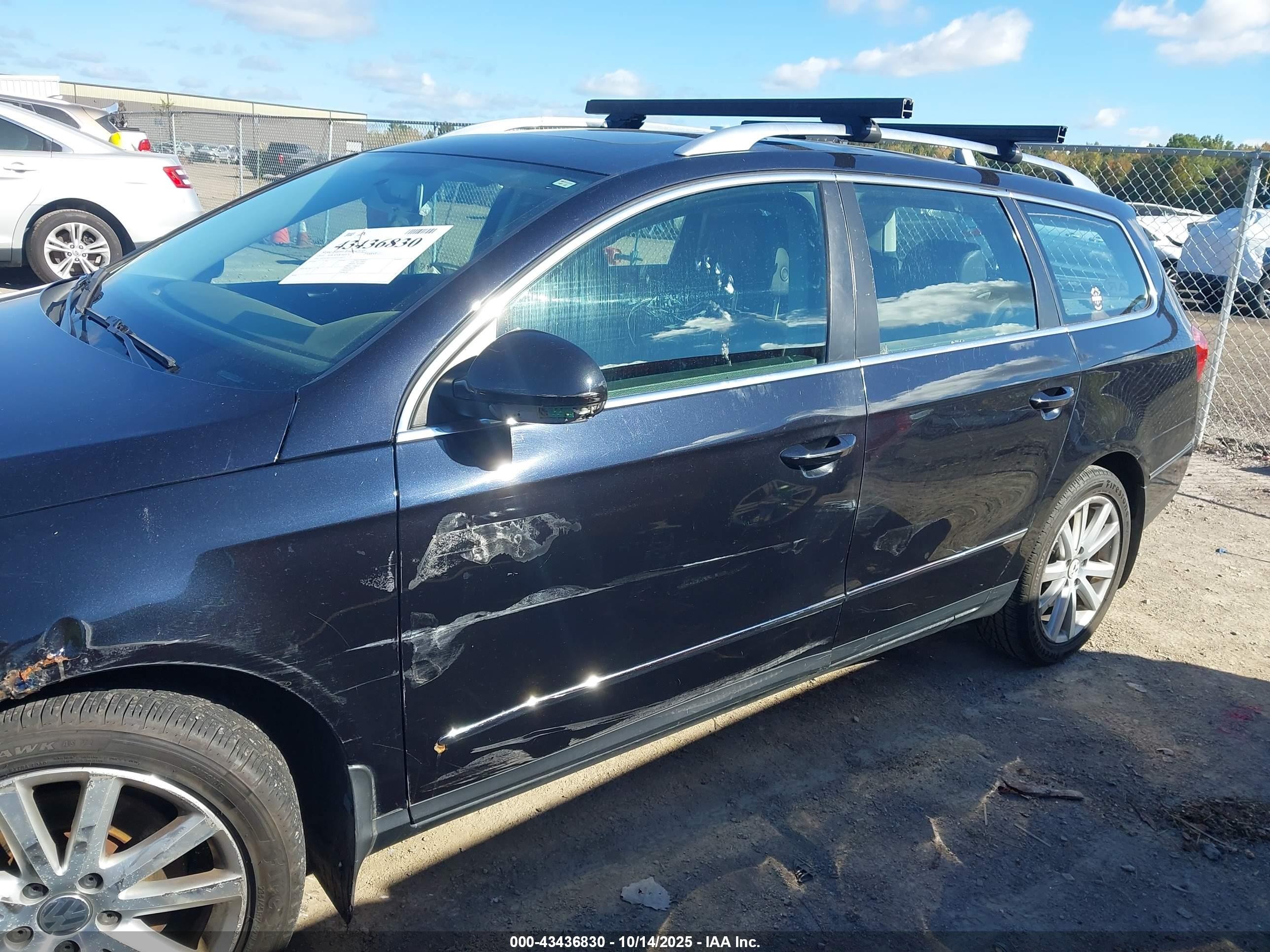 2010 Volkswagen Passat Komfort Black vin: WVWXM7AN4AE120071