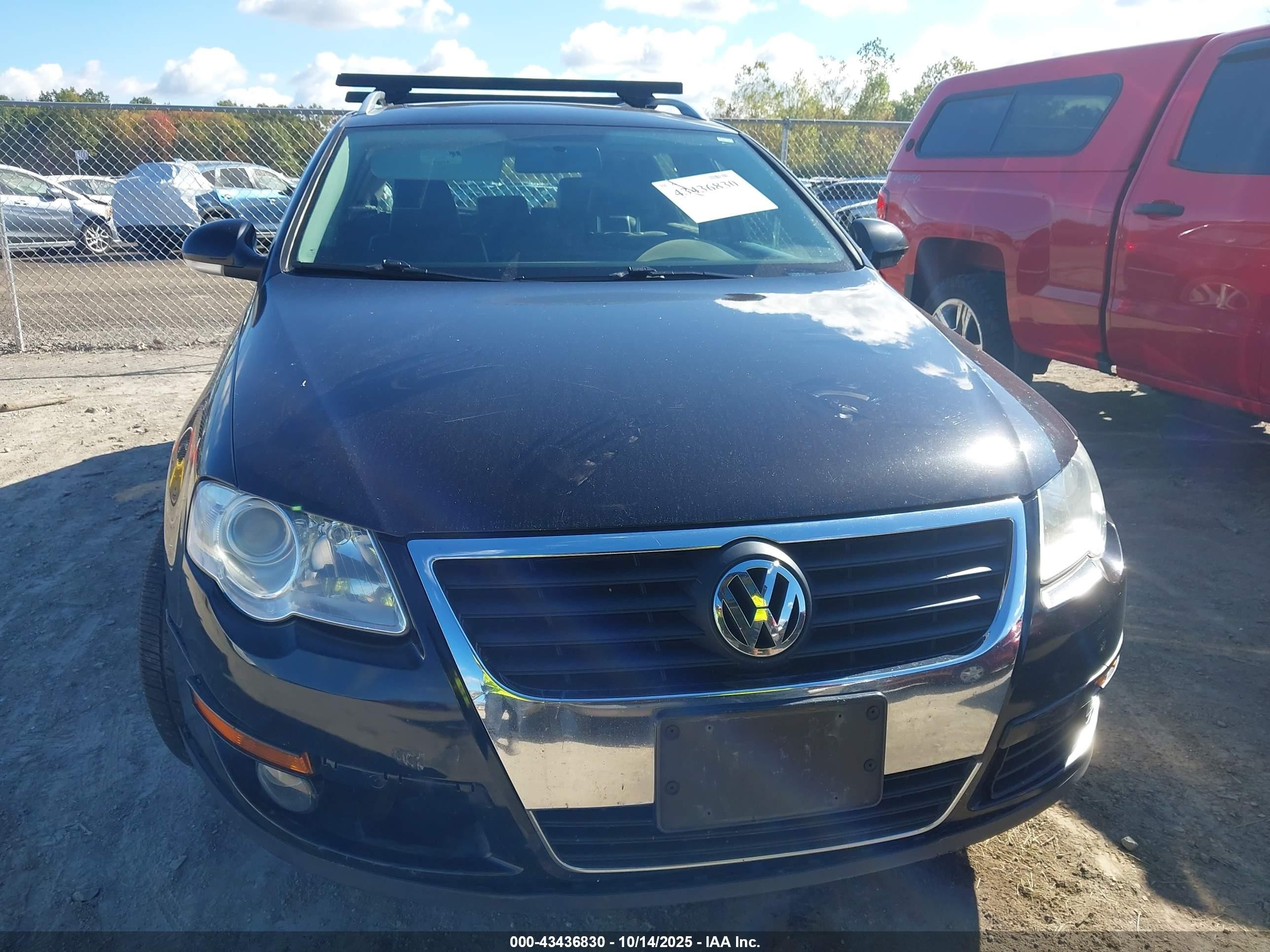 2010 Volkswagen Passat Komfort Black vin: WVWXM7AN4AE120071
