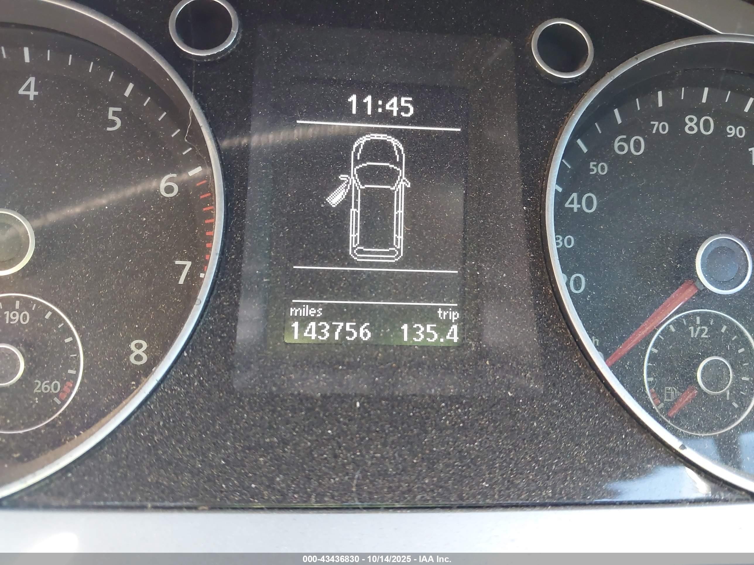 2010 Volkswagen Passat Komfort Black vin: WVWXM7AN4AE120071