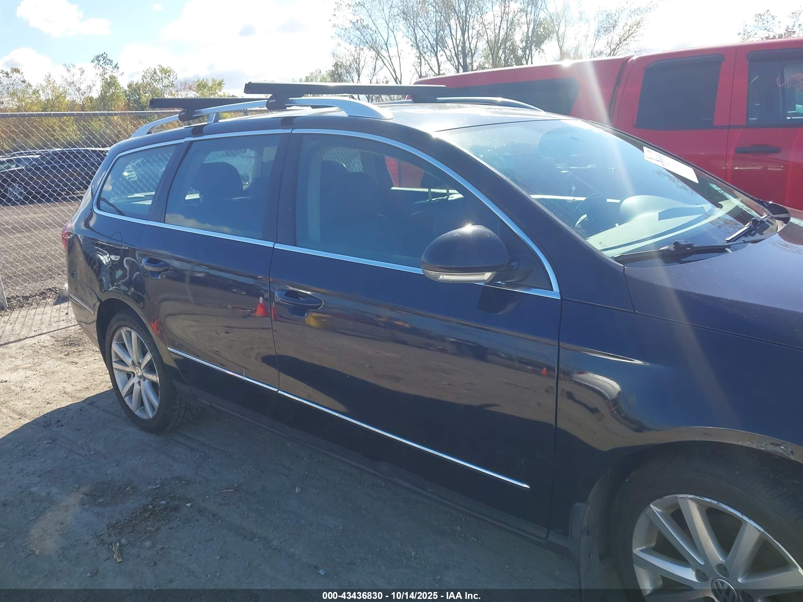 2010 Volkswagen Passat Komfort Black vin: WVWXM7AN4AE120071