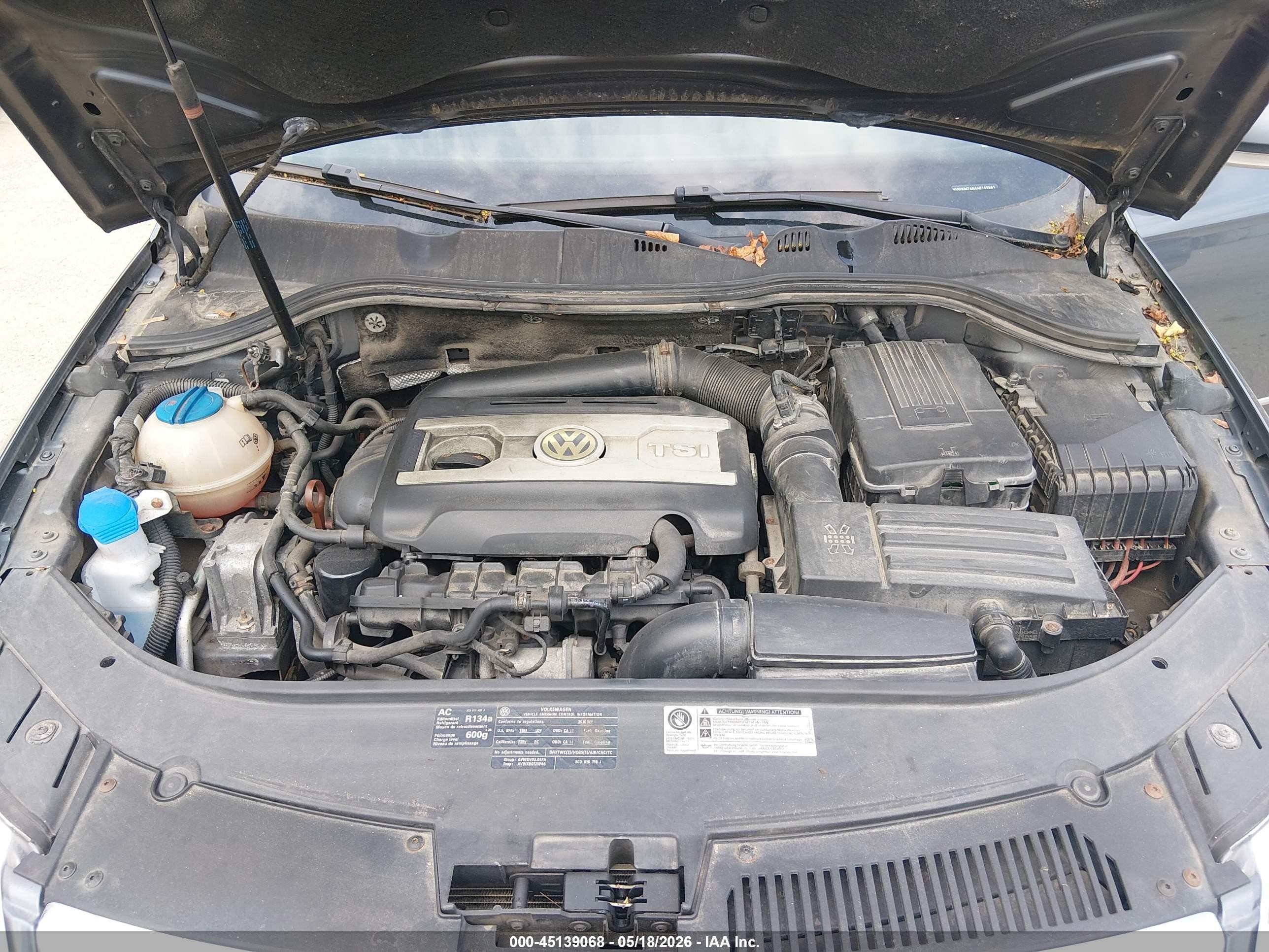 2010 Volkswagen Passat Komfort Серебряный vin: WVWXM7AN4AE142961
