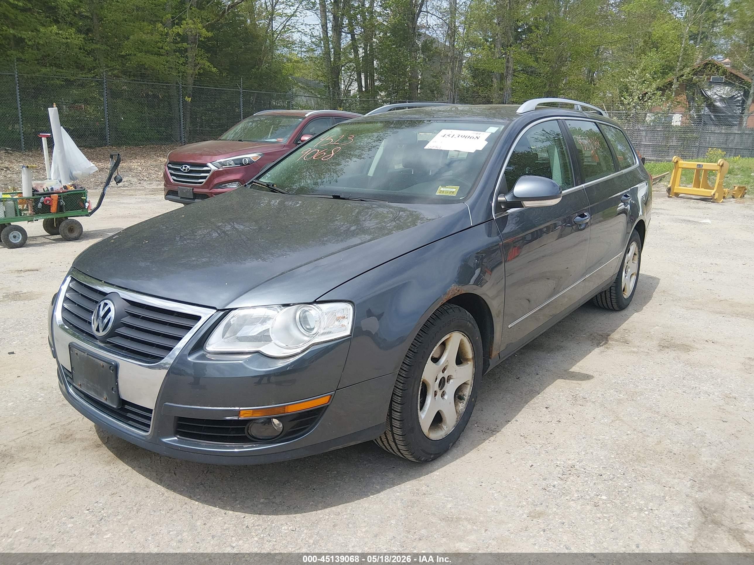 2010 Volkswagen Passat Komfort Серебряный vin: WVWXM7AN4AE142961