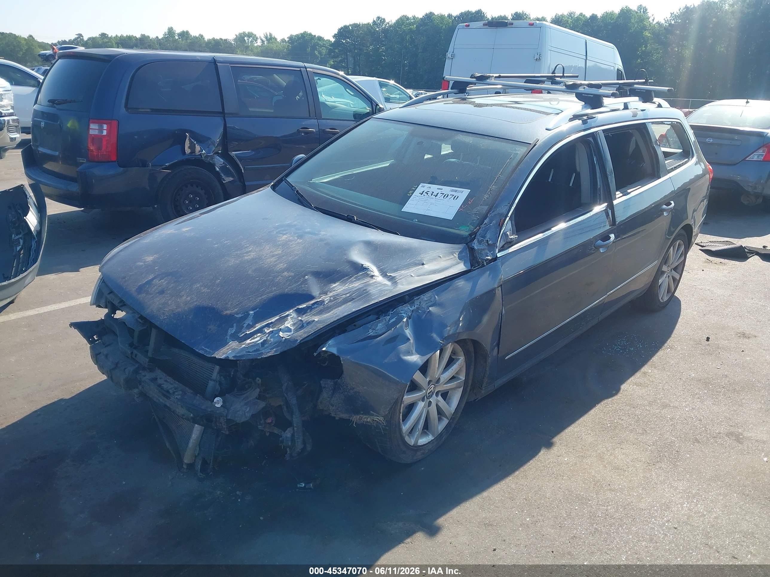 2010 Volkswagen Passat Komfort Gray vin: WVWXM7AN5AE075030