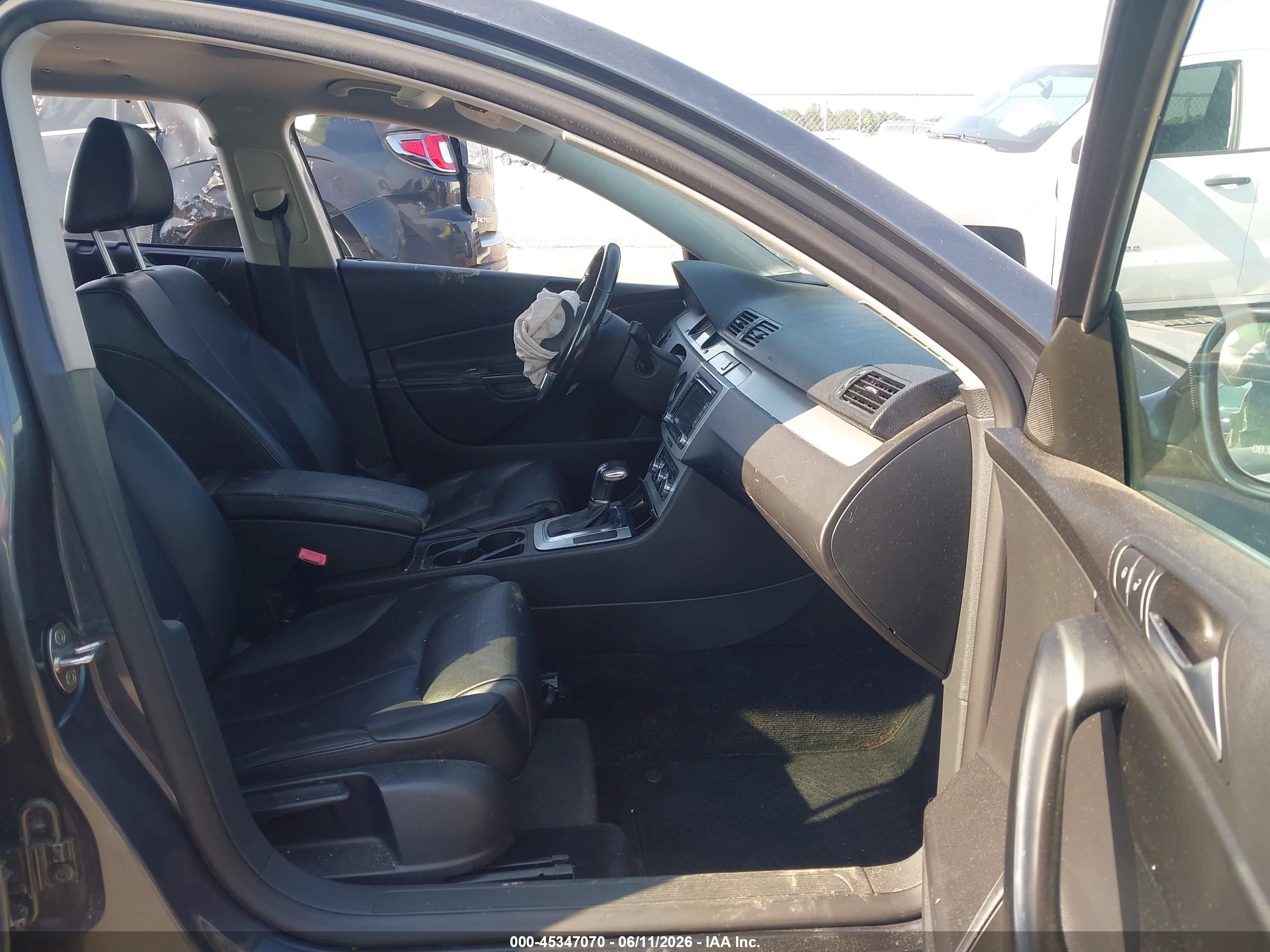 2010 Volkswagen Passat Komfort Gray vin: WVWXM7AN5AE075030