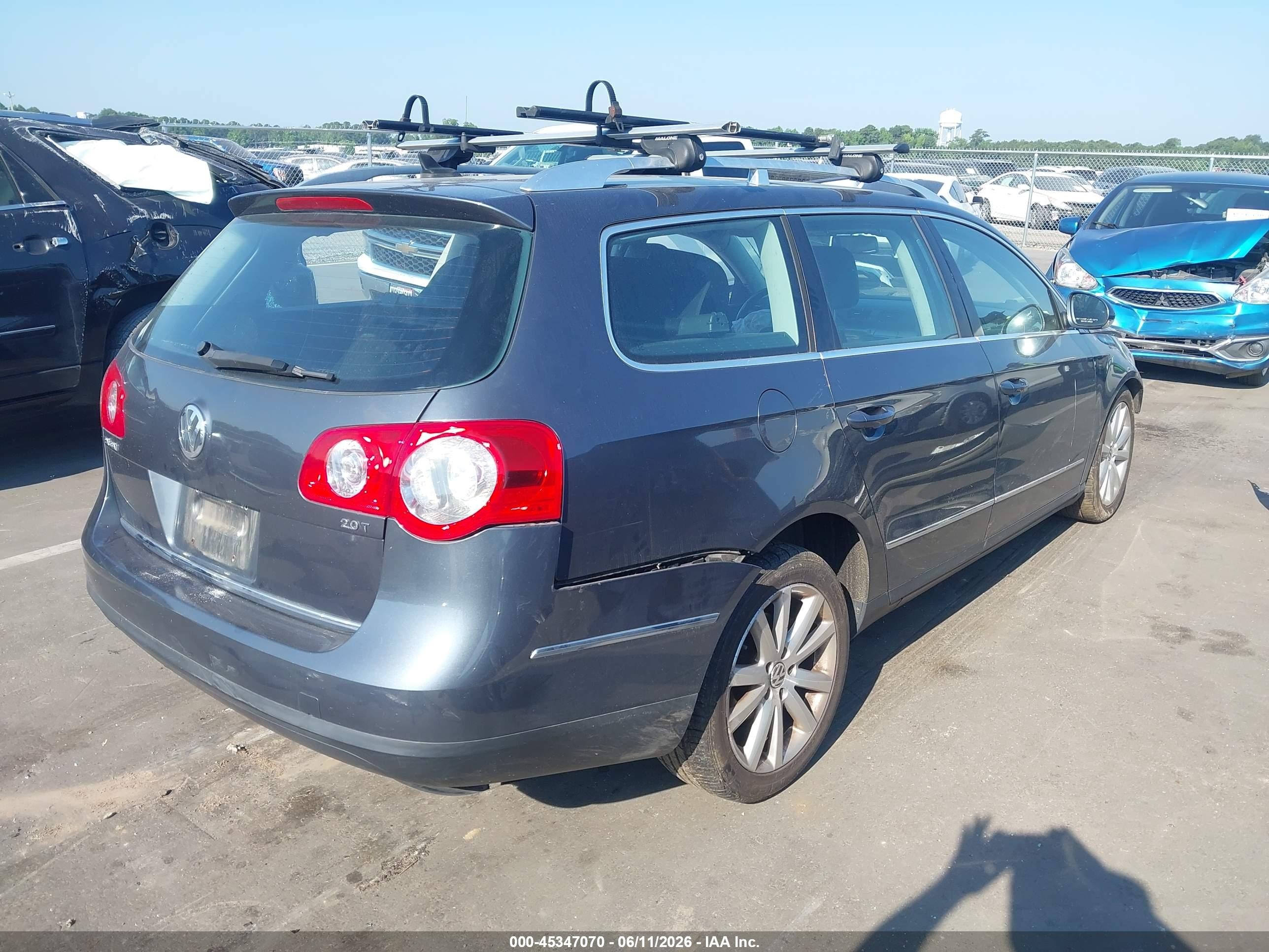 2010 Volkswagen Passat Komfort Gray vin: WVWXM7AN5AE075030