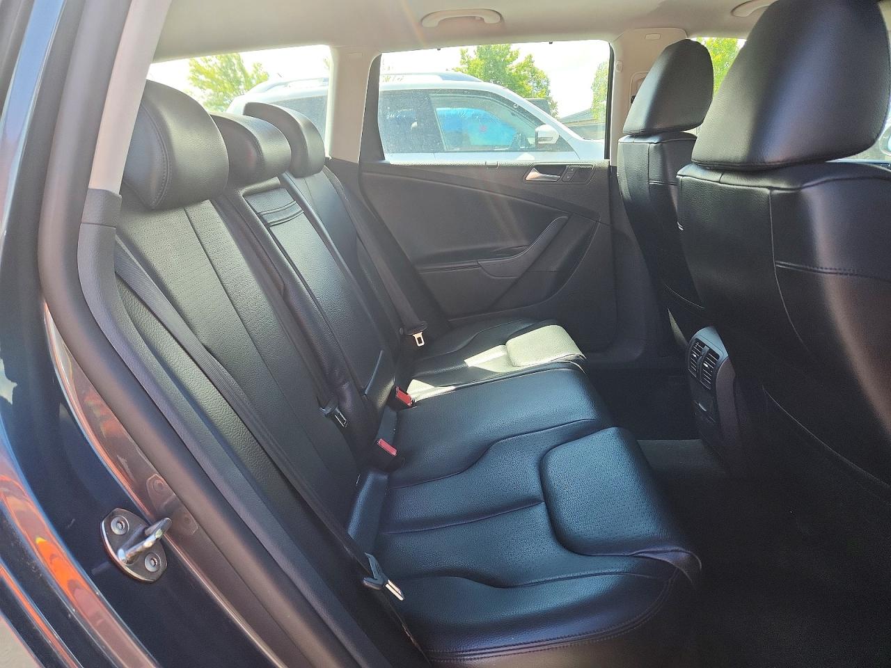 2010 Volkswagen Passat Komfort Серый vin: WVWXM7AN5AE101402