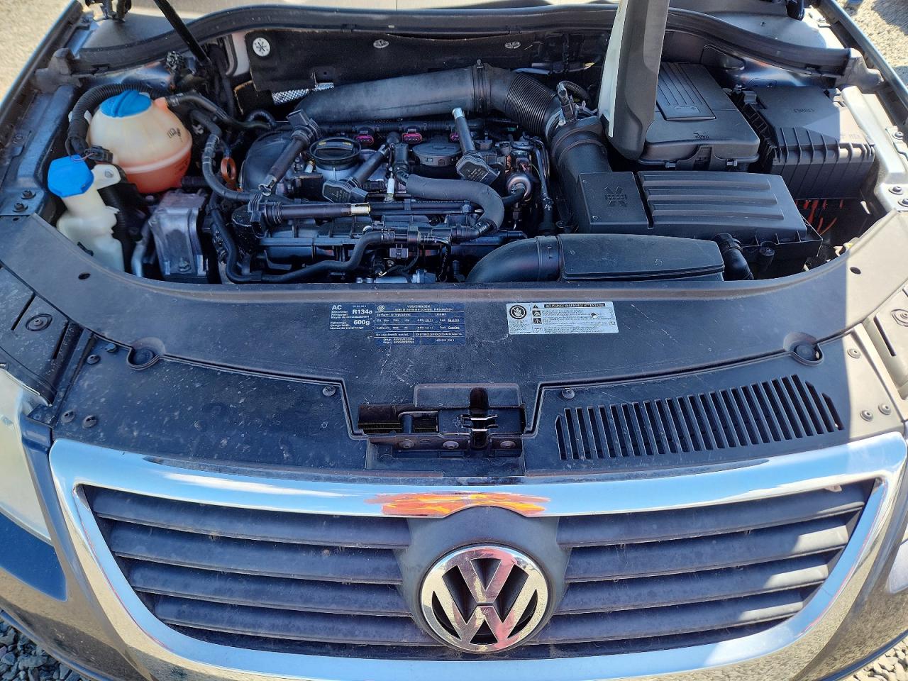 2010 Volkswagen Passat Komfort Серый vin: WVWXM7AN5AE101402