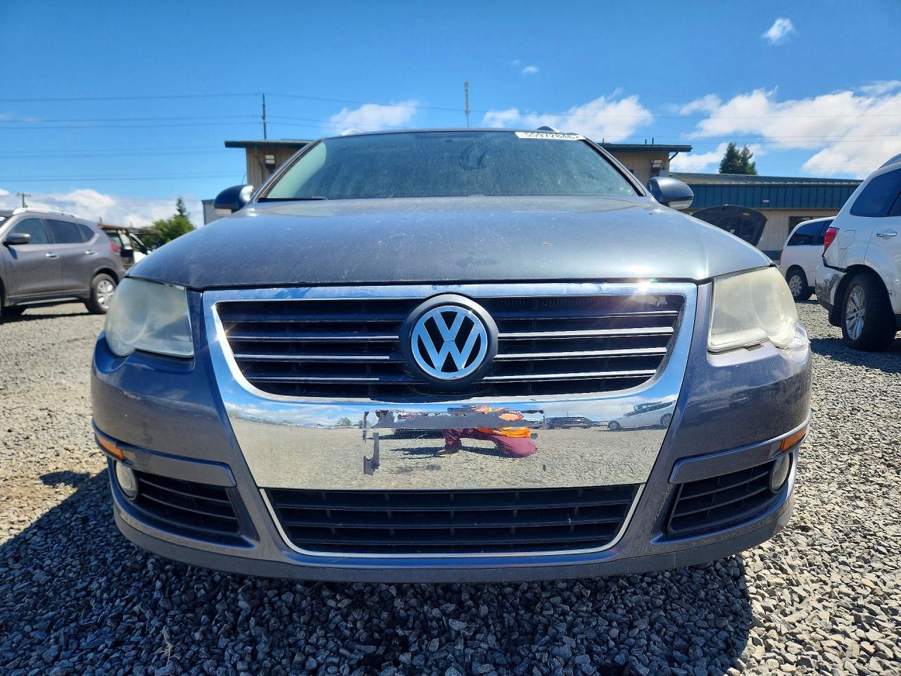 2010 Volkswagen Passat Komfort Серый vin: WVWXM7AN5AE101402