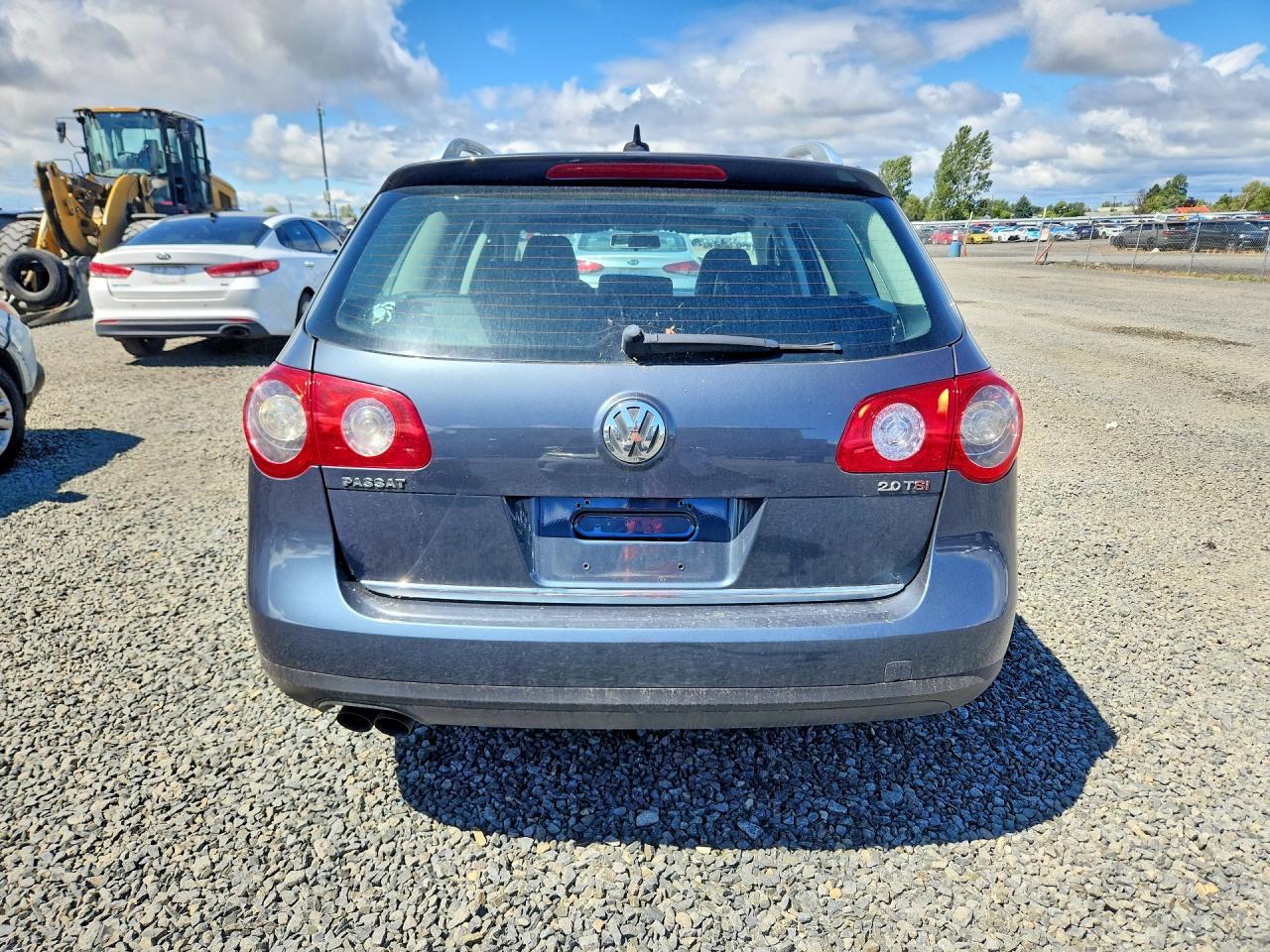 2010 Volkswagen Passat Komfort Серый vin: WVWXM7AN5AE101402