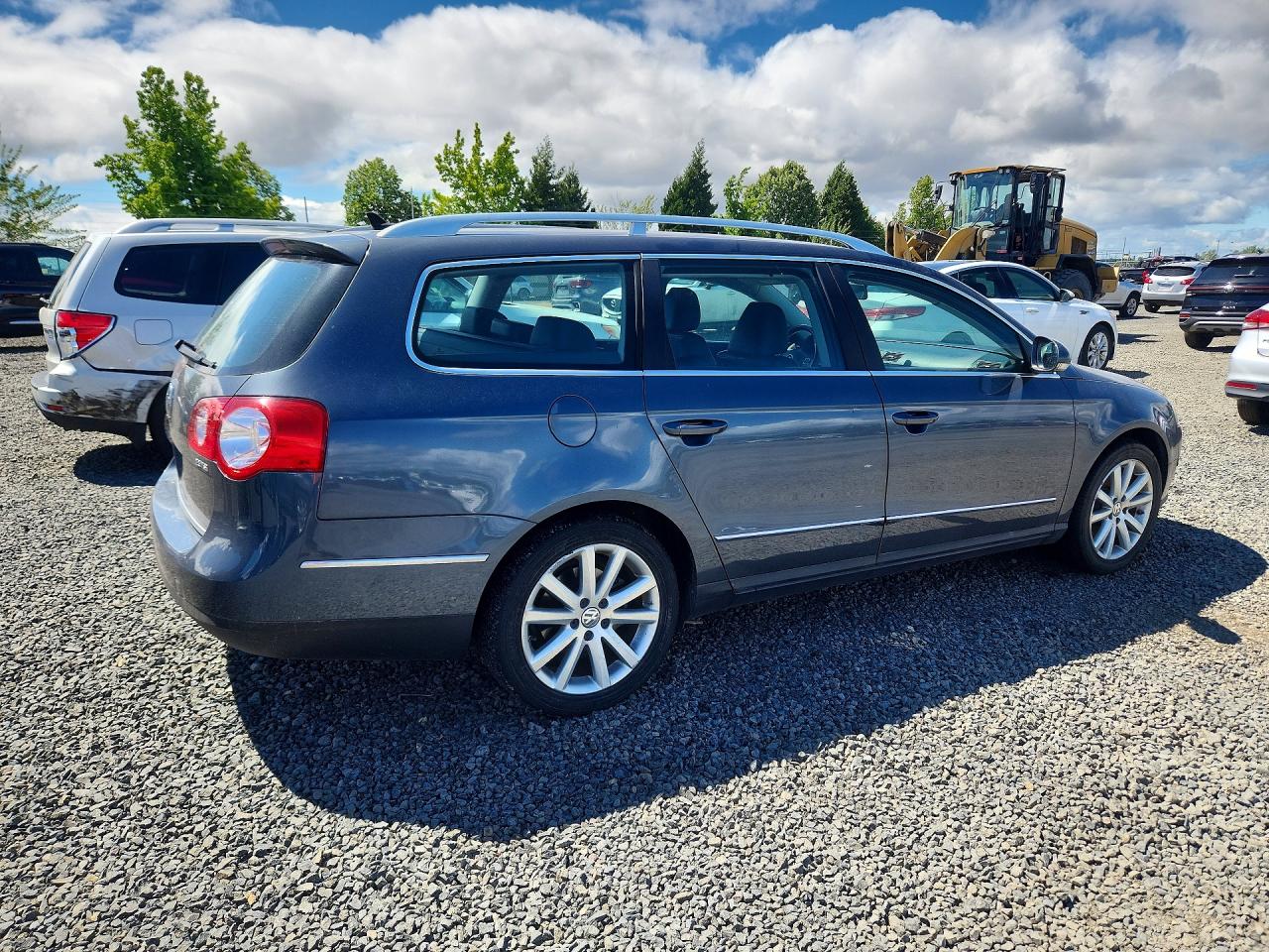 2010 Volkswagen Passat Komfort Серый vin: WVWXM7AN5AE101402