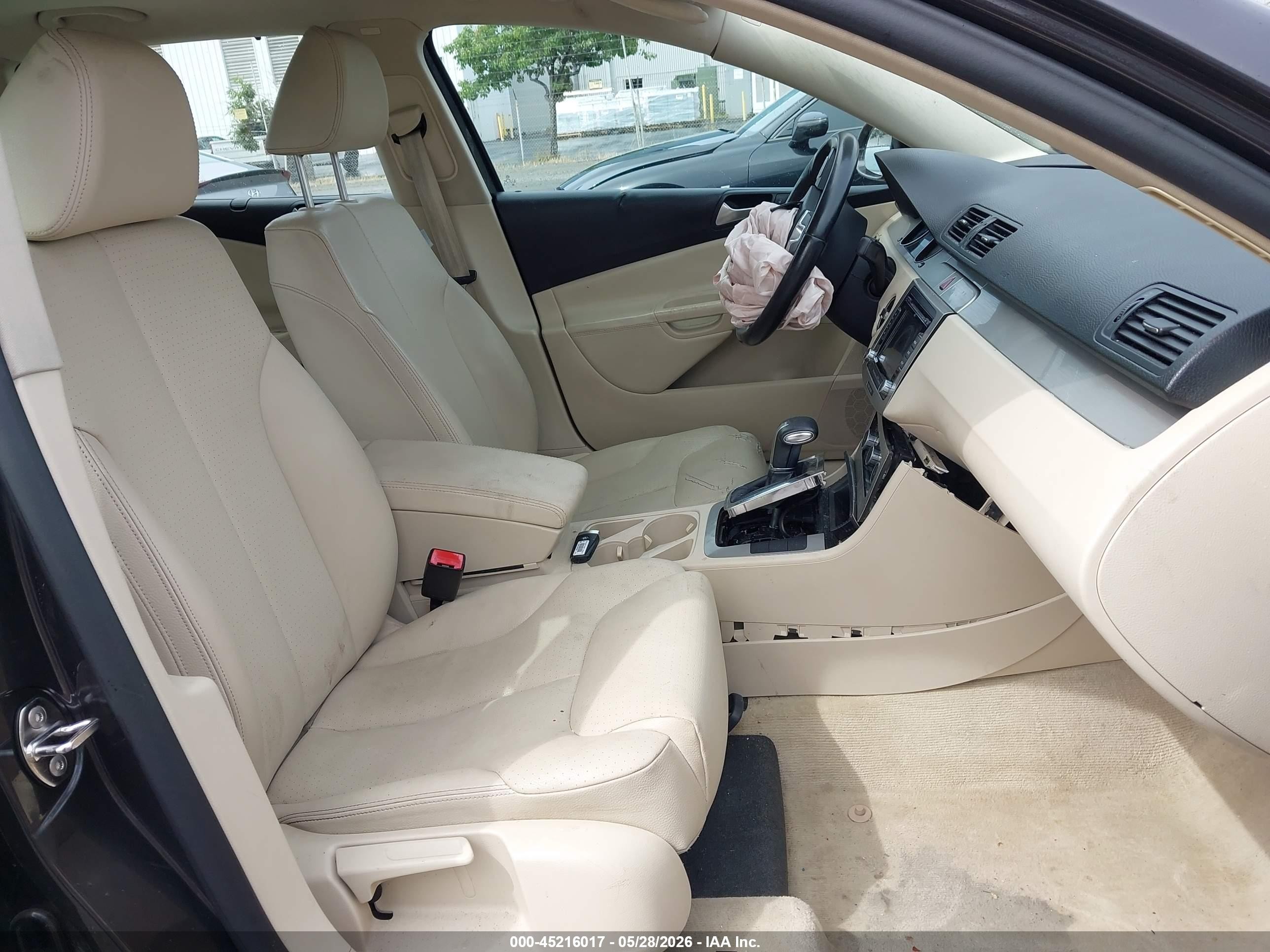 2010 Volkswagen Passat Komfort Dark Brown vin: WVWXM7AN6AE154187