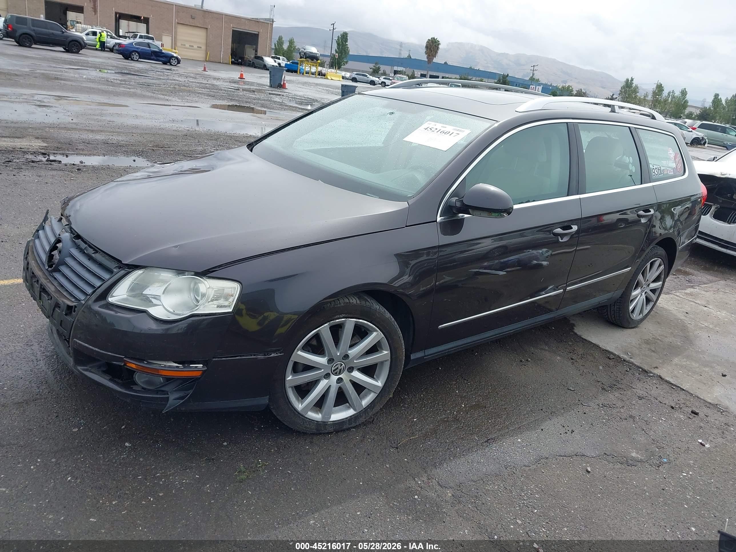 2010 Volkswagen Passat Komfort Dark Brown vin: WVWXM7AN6AE154187