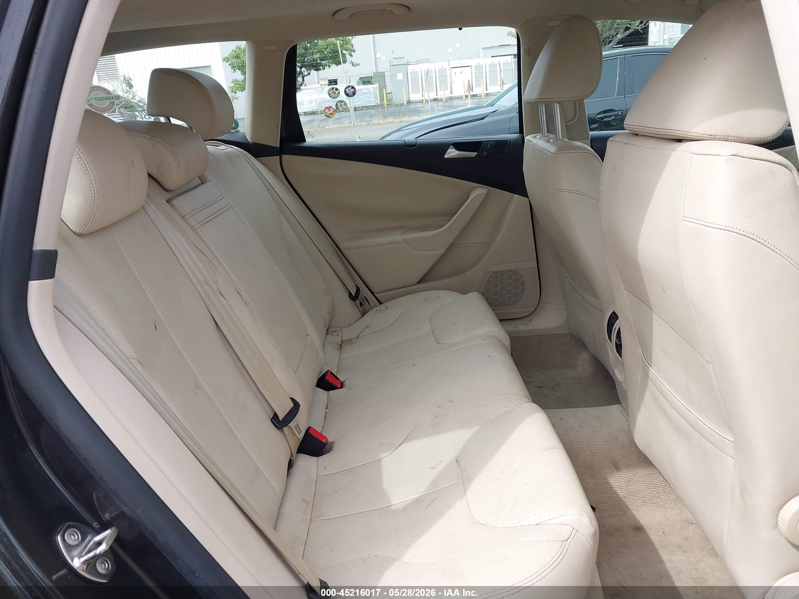 2010 Volkswagen Passat Komfort Dark Brown vin: WVWXM7AN6AE154187
