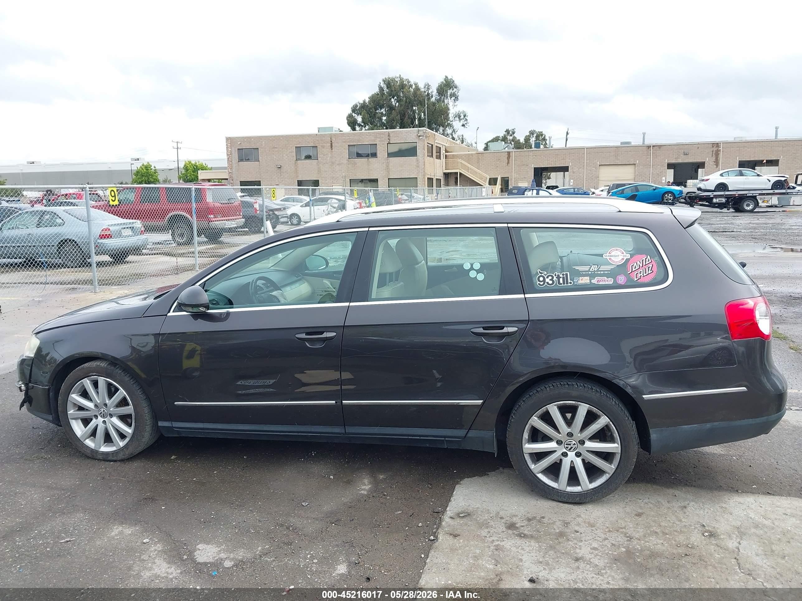 2010 Volkswagen Passat Komfort Dark Brown vin: WVWXM7AN6AE154187