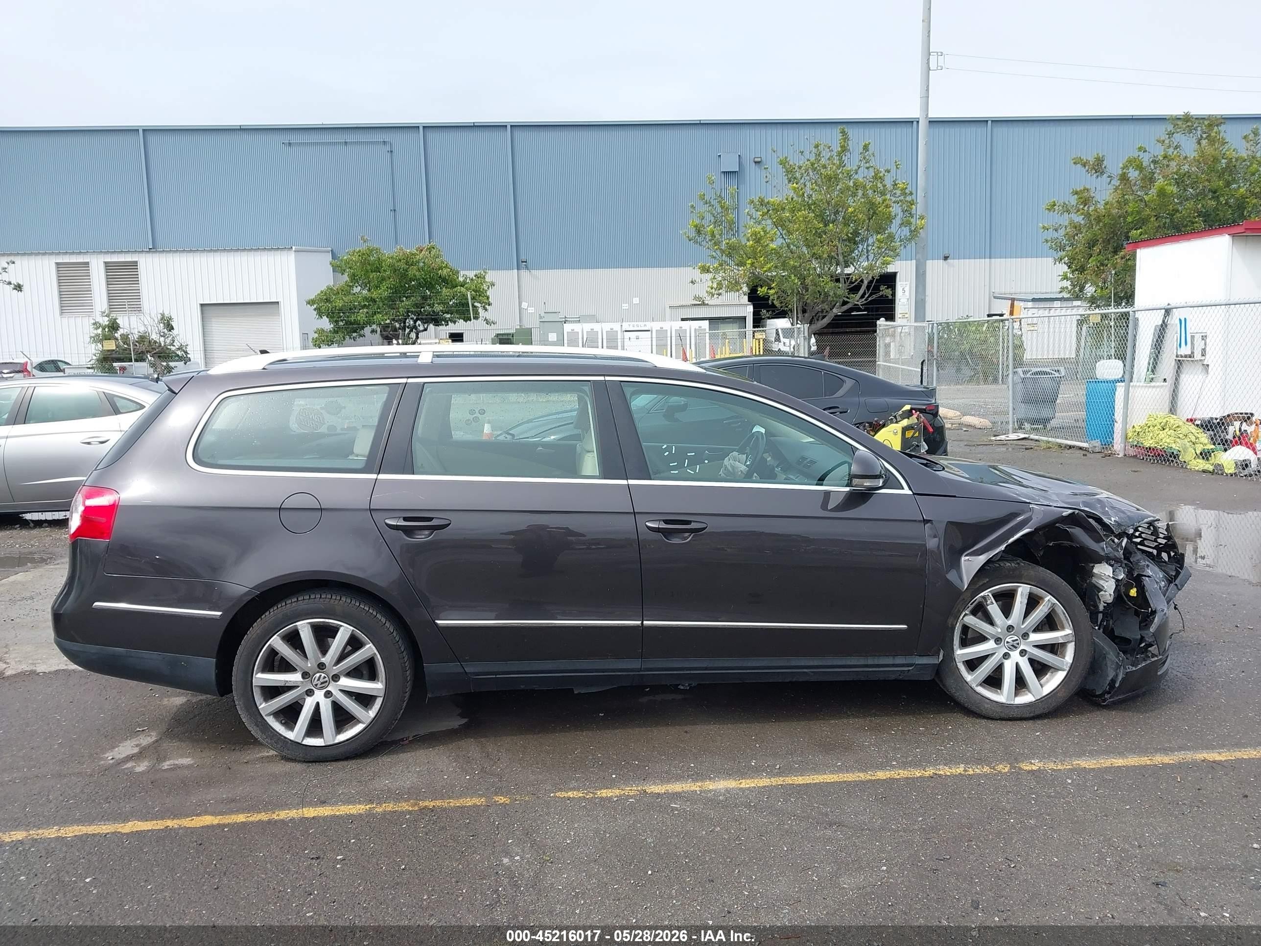 2010 Volkswagen Passat Komfort Dark Brown vin: WVWXM7AN6AE154187