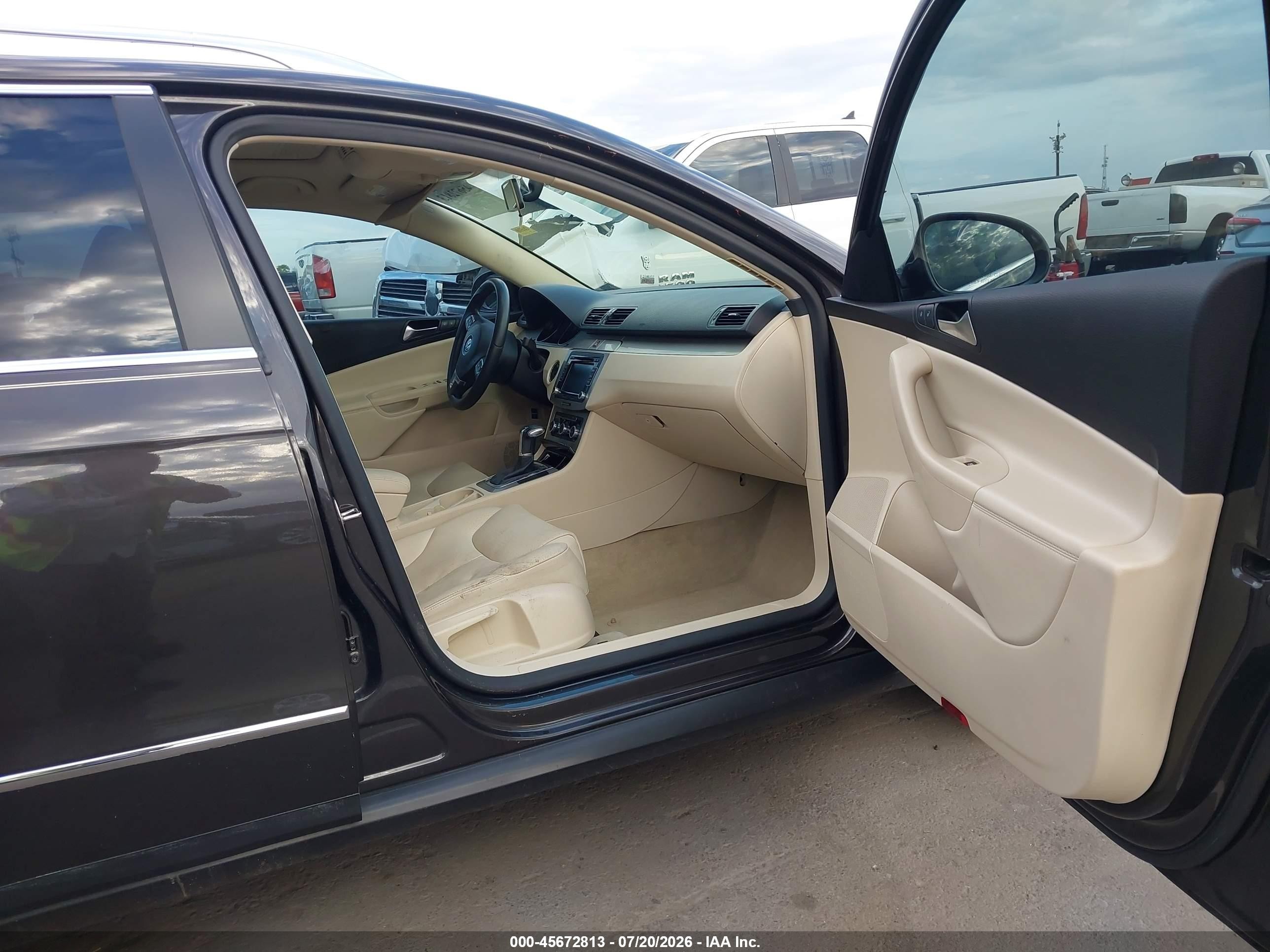2010 Volkswagen Passat Komfort Gray vin: WVWXM7AN7AE081413