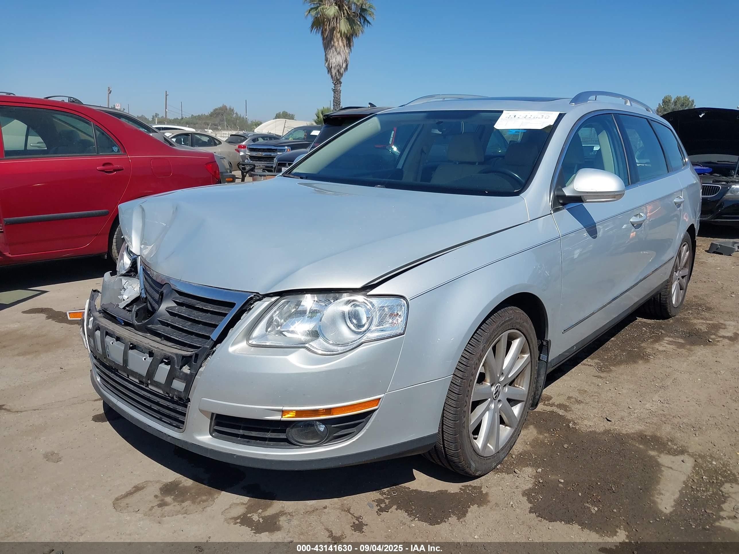 2010 Volkswagen Passat Komfort Silver vin: WVWXM7AN8AE159942