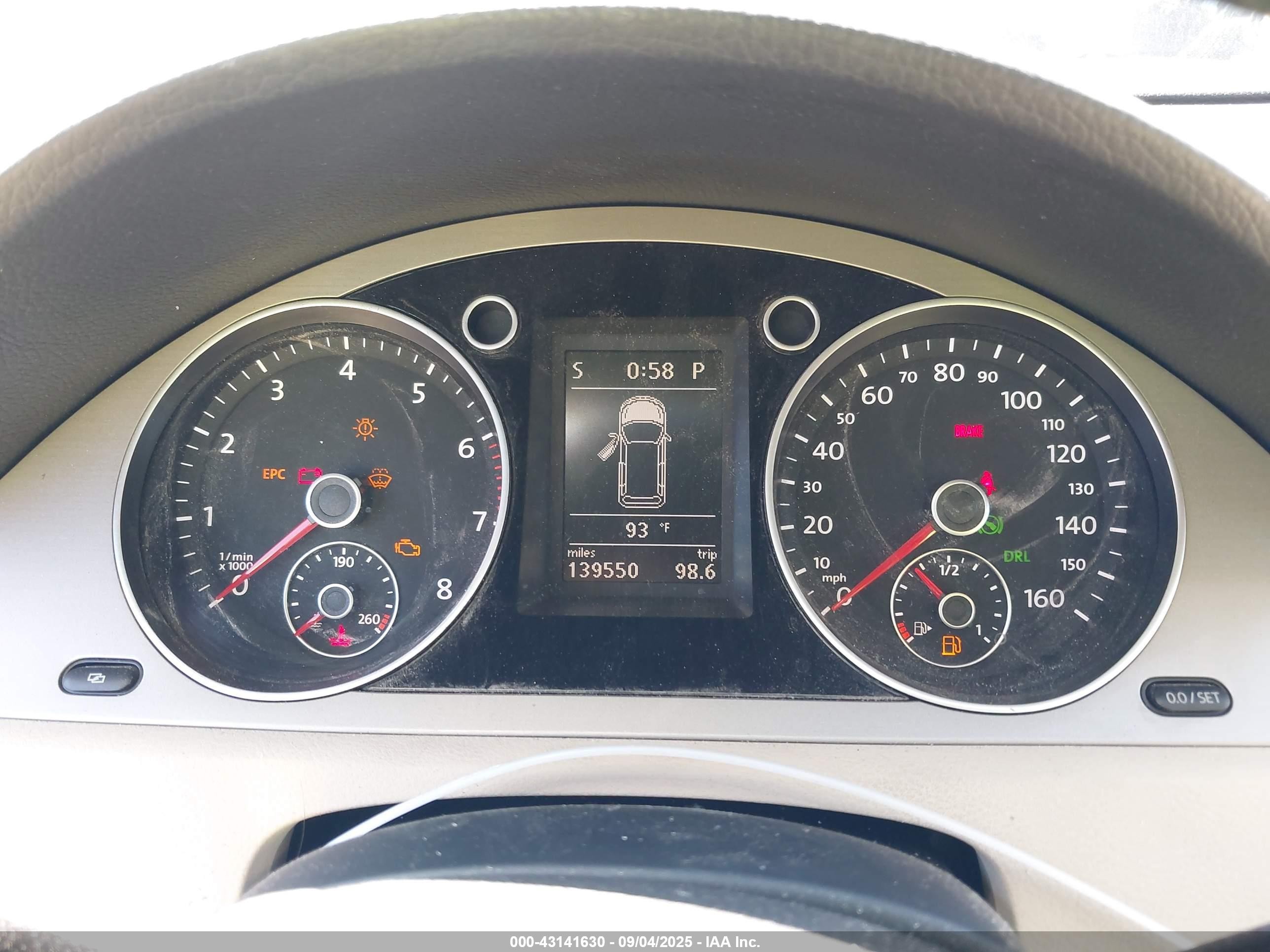 2010 Volkswagen Passat Komfort Silver vin: WVWXM7AN8AE159942