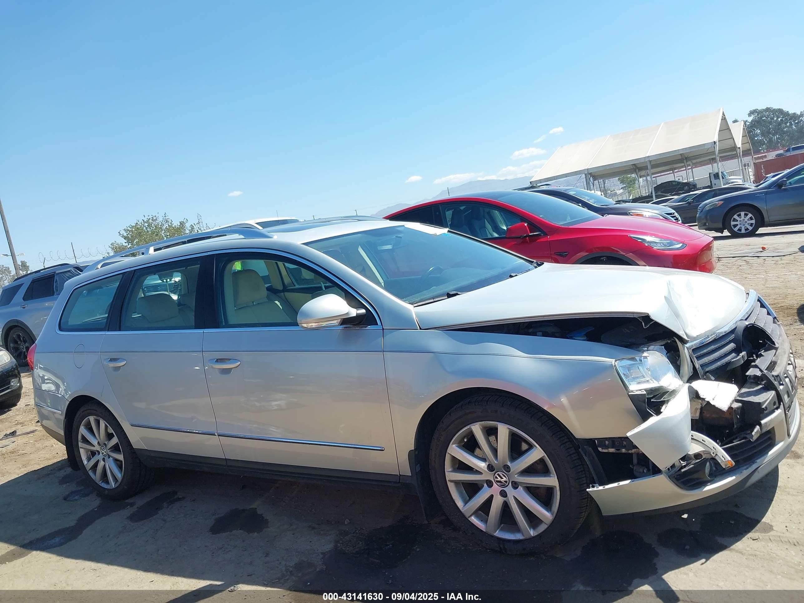 2010 Volkswagen Passat Komfort Silver vin: WVWXM7AN8AE159942