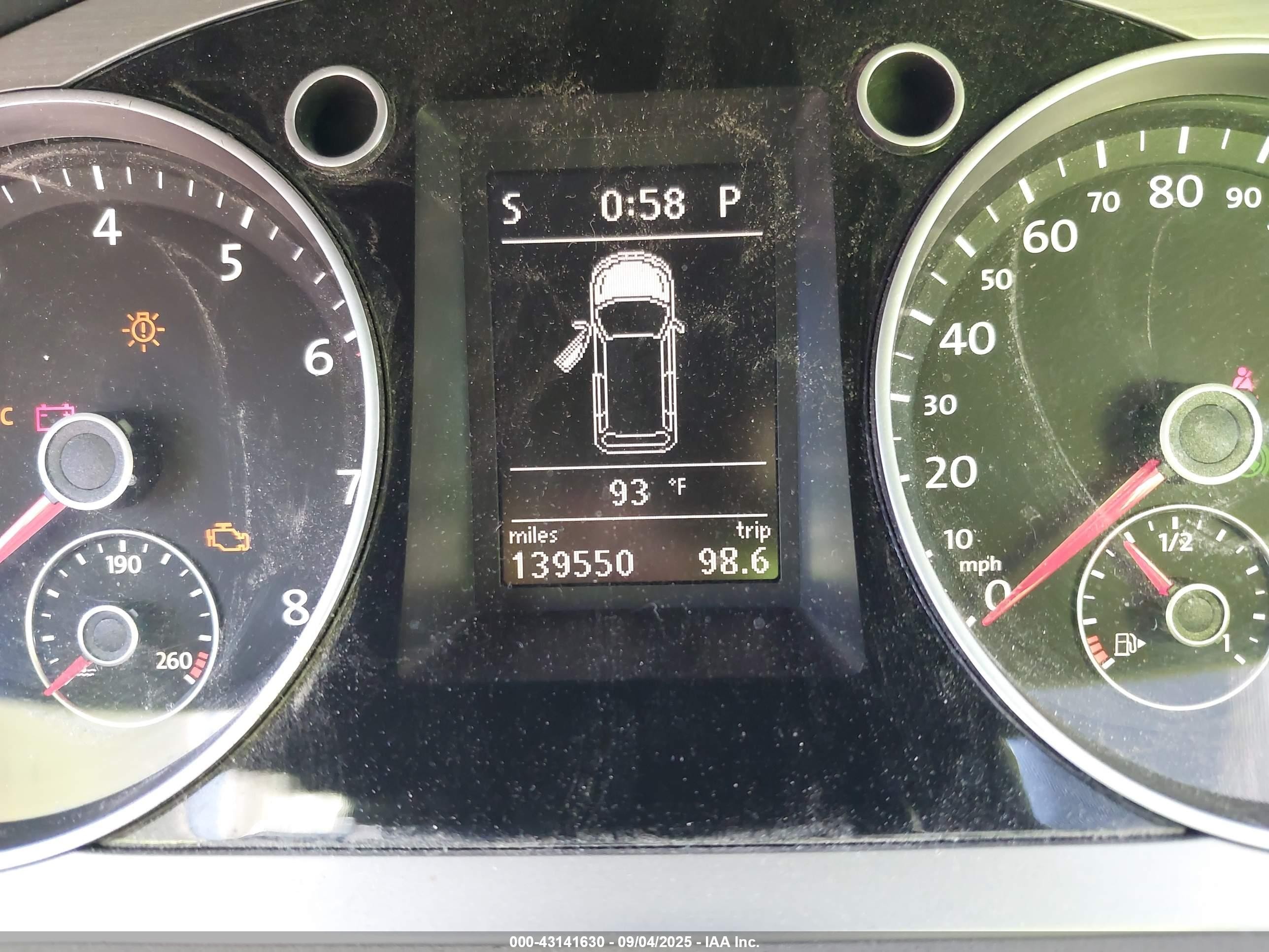 2010 Volkswagen Passat Komfort Silver vin: WVWXM7AN8AE159942