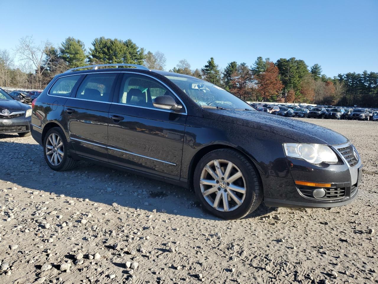 2010 Volkswagen Passat Komfort Black vin: WVWXM7ANXAE083236