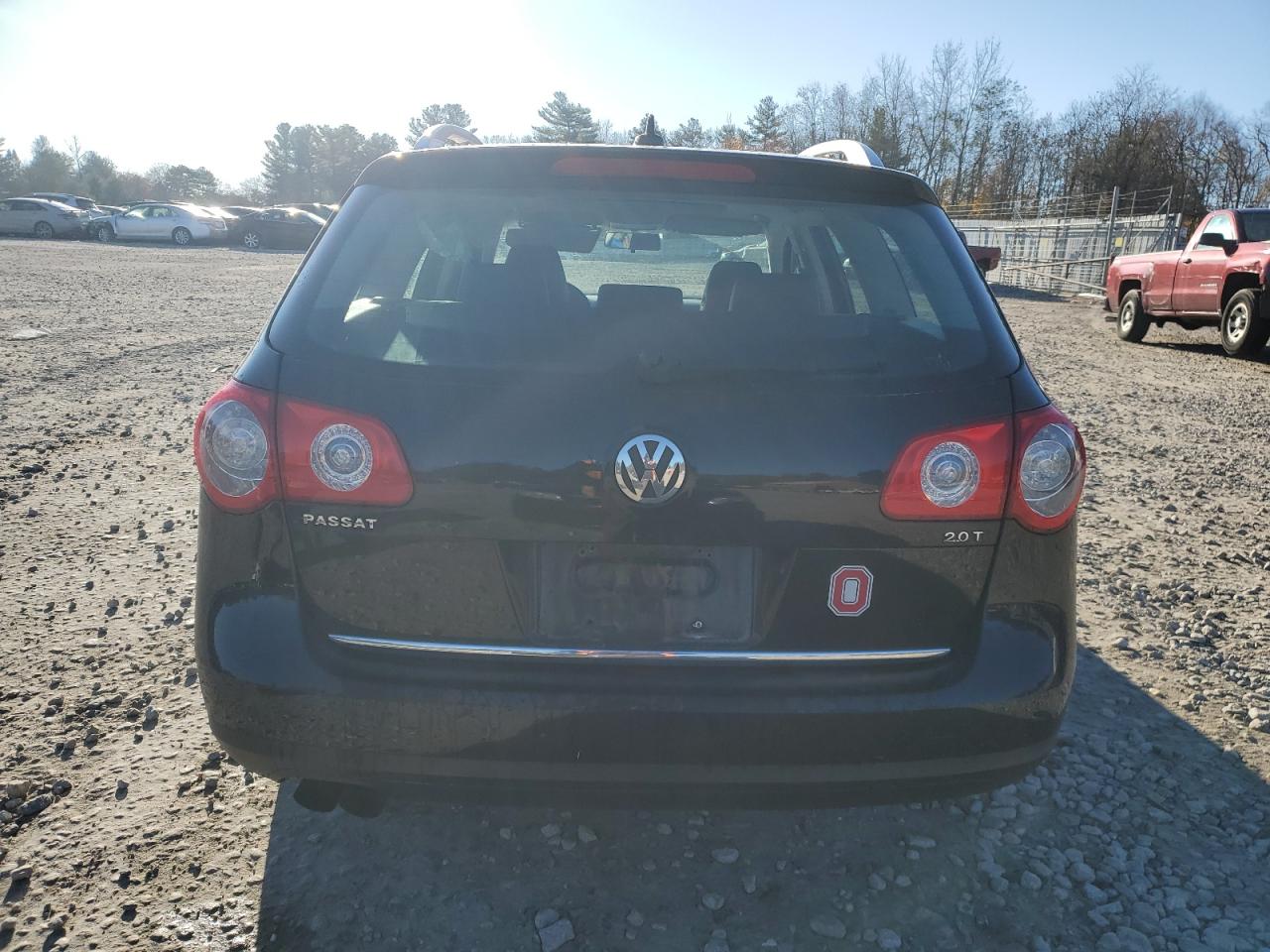 2010 Volkswagen Passat Komfort Black vin: WVWXM7ANXAE083236