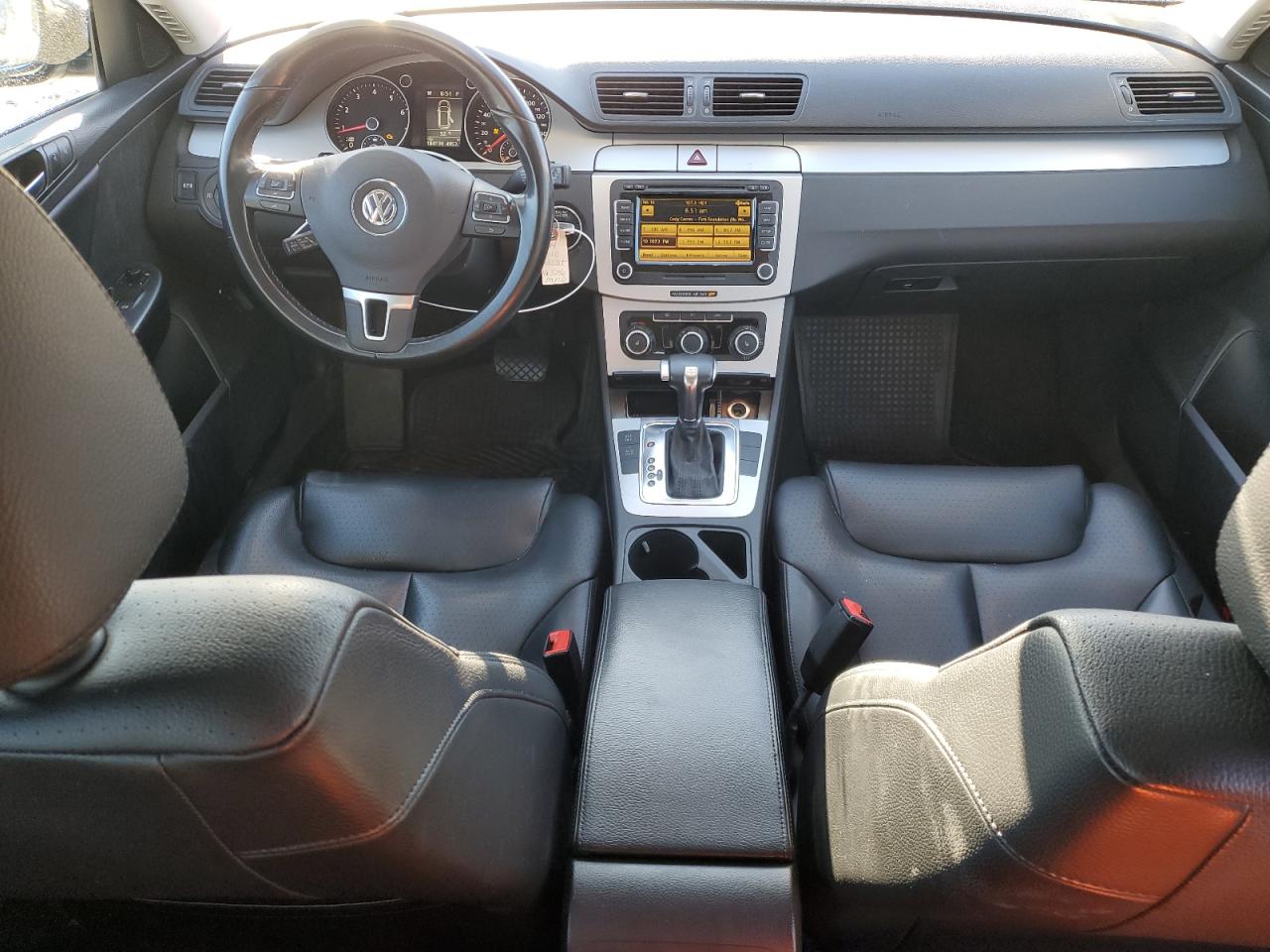 2010 Volkswagen Passat Komfort Black vin: WVWXM7ANXAE083236