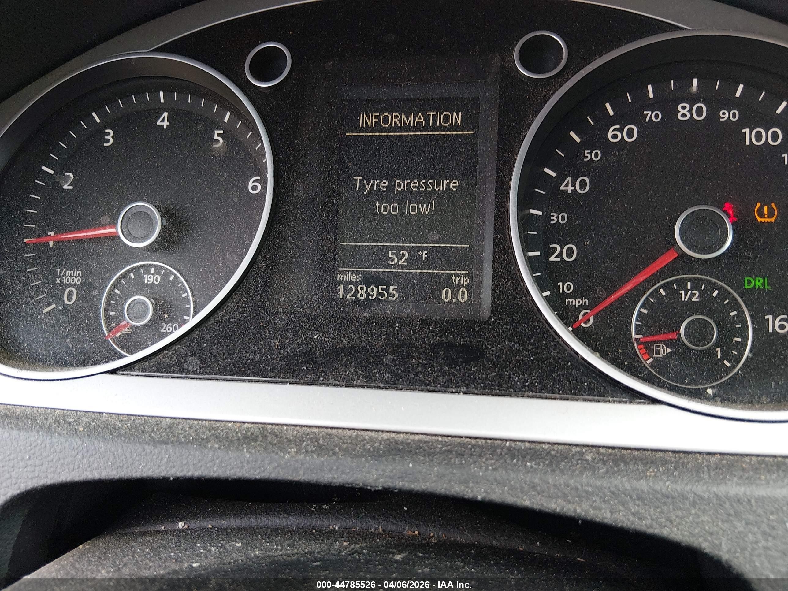 2010 Volkswagen Passat Komfort Черный vin: WVWXM7ANXAE145024