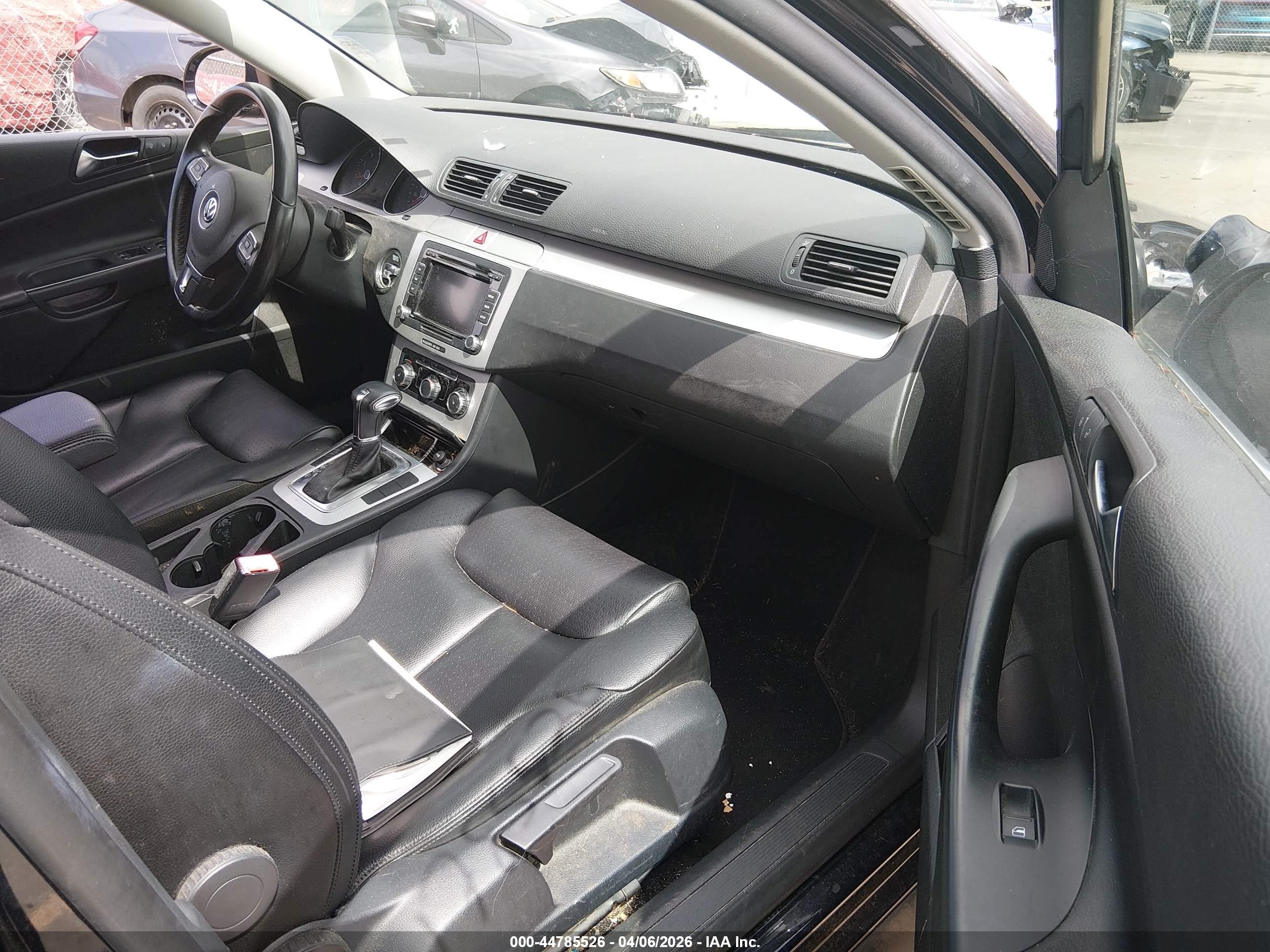 2010 Volkswagen Passat Komfort Черный vin: WVWXM7ANXAE145024