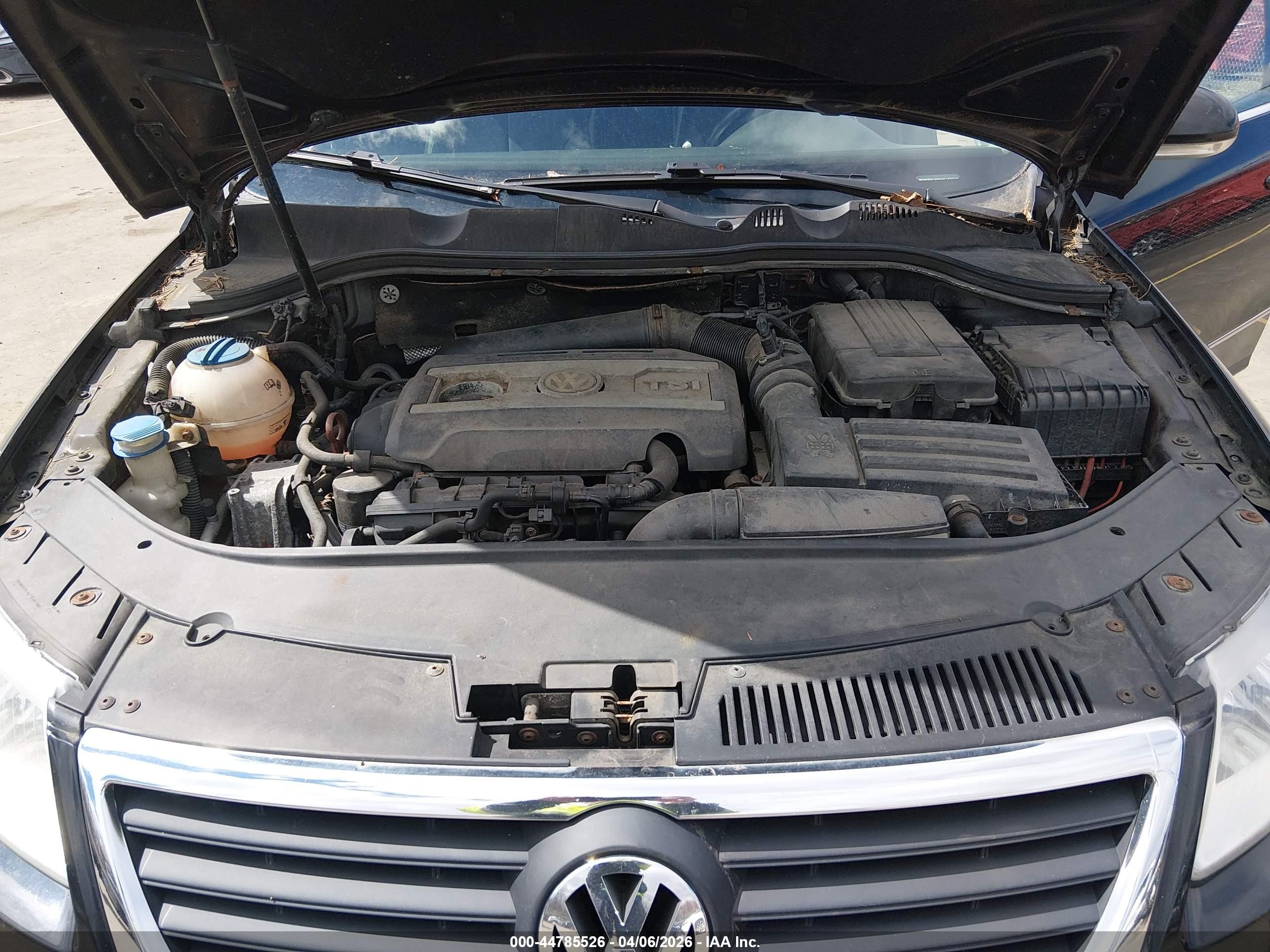 2010 Volkswagen Passat Komfort Черный vin: WVWXM7ANXAE145024