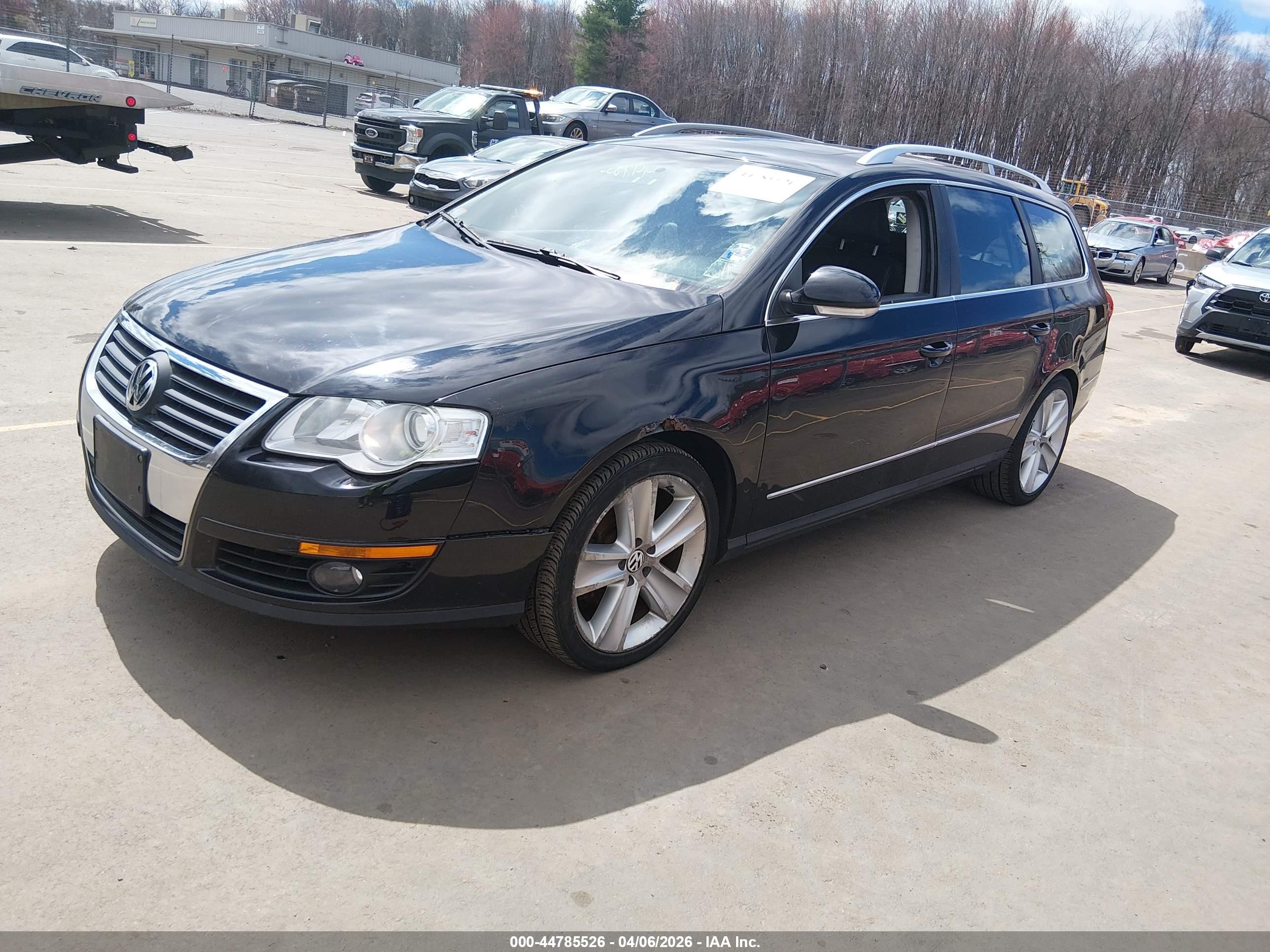 2010 Volkswagen Passat Komfort Черный vin: WVWXM7ANXAE145024