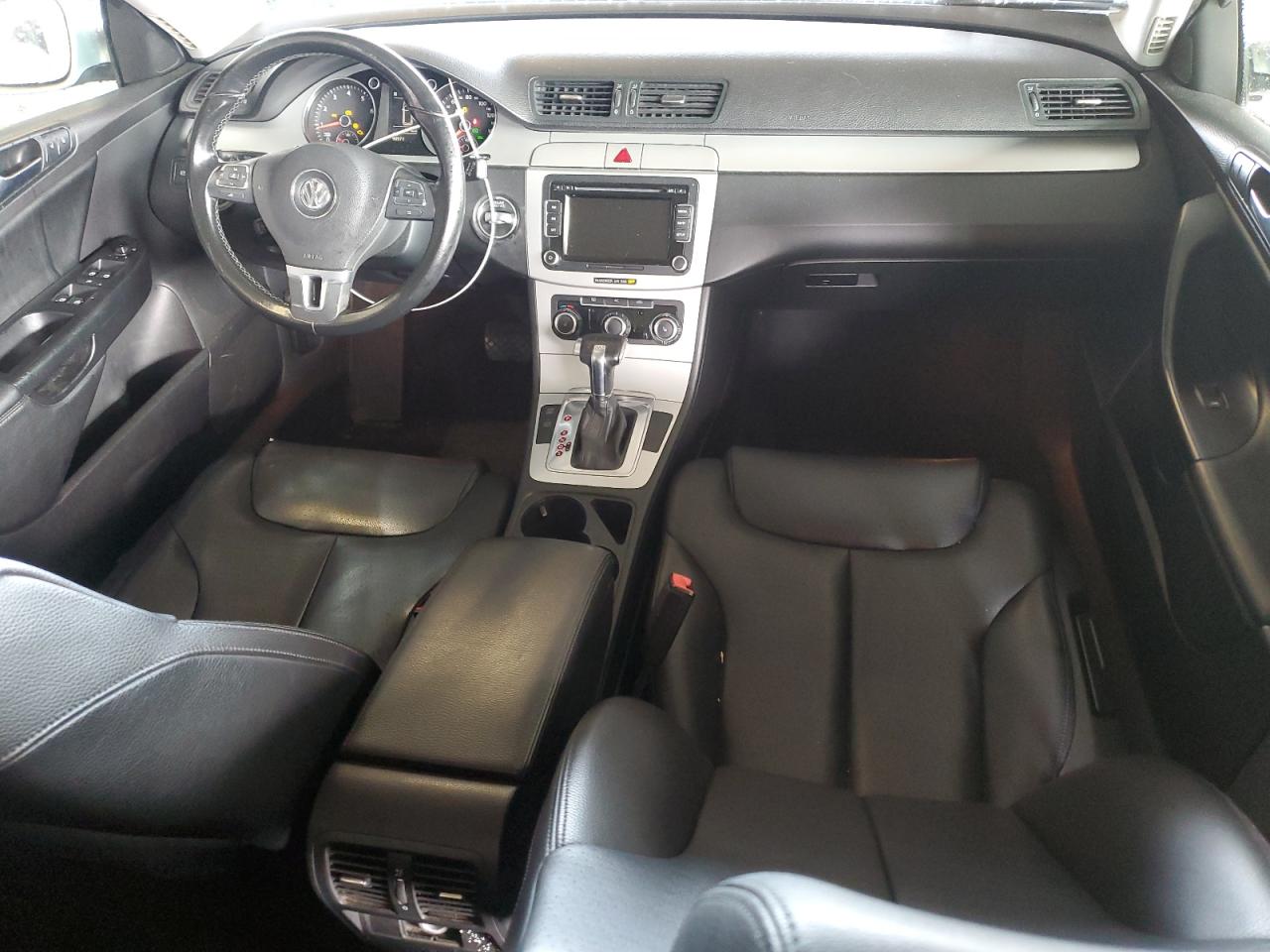 2010 Volkswagen Passat Komfort Silver vin: WVWXM9AN3AE070405