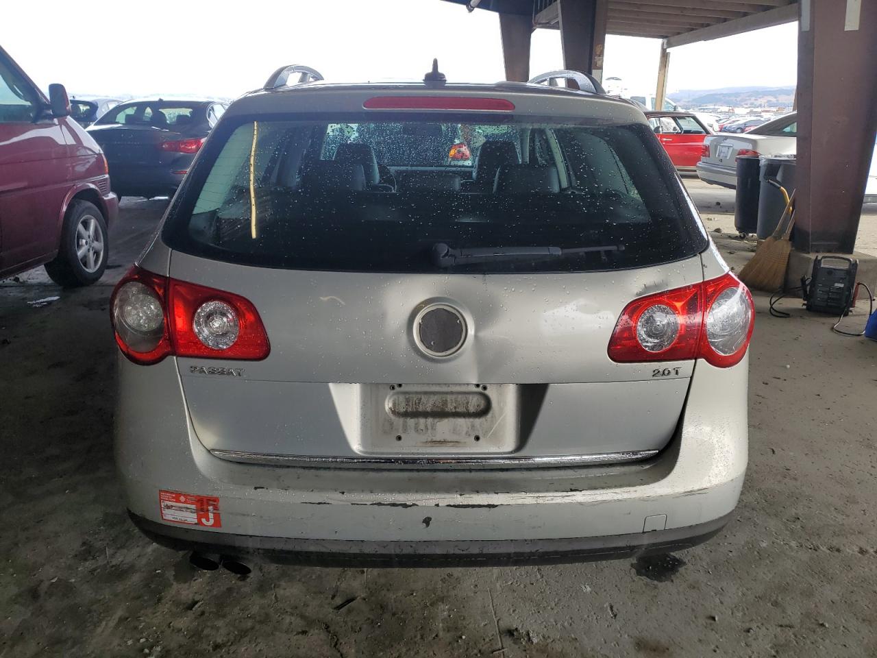 2010 Volkswagen Passat Komfort Silver vin: WVWXM9AN3AE070405