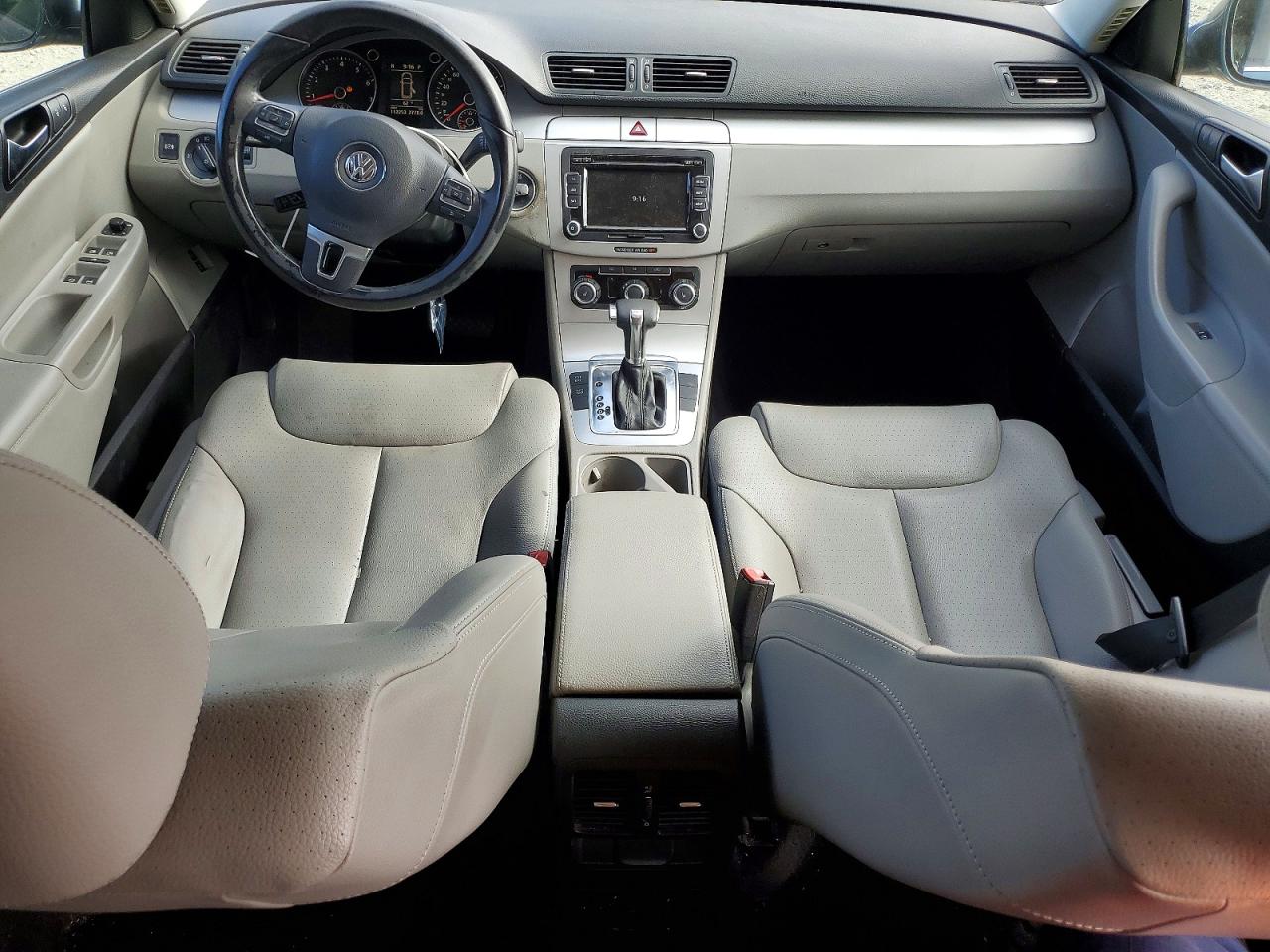 2010 Volkswagen Passat Komfort Blue vin: WVWXM9AN5AE075055