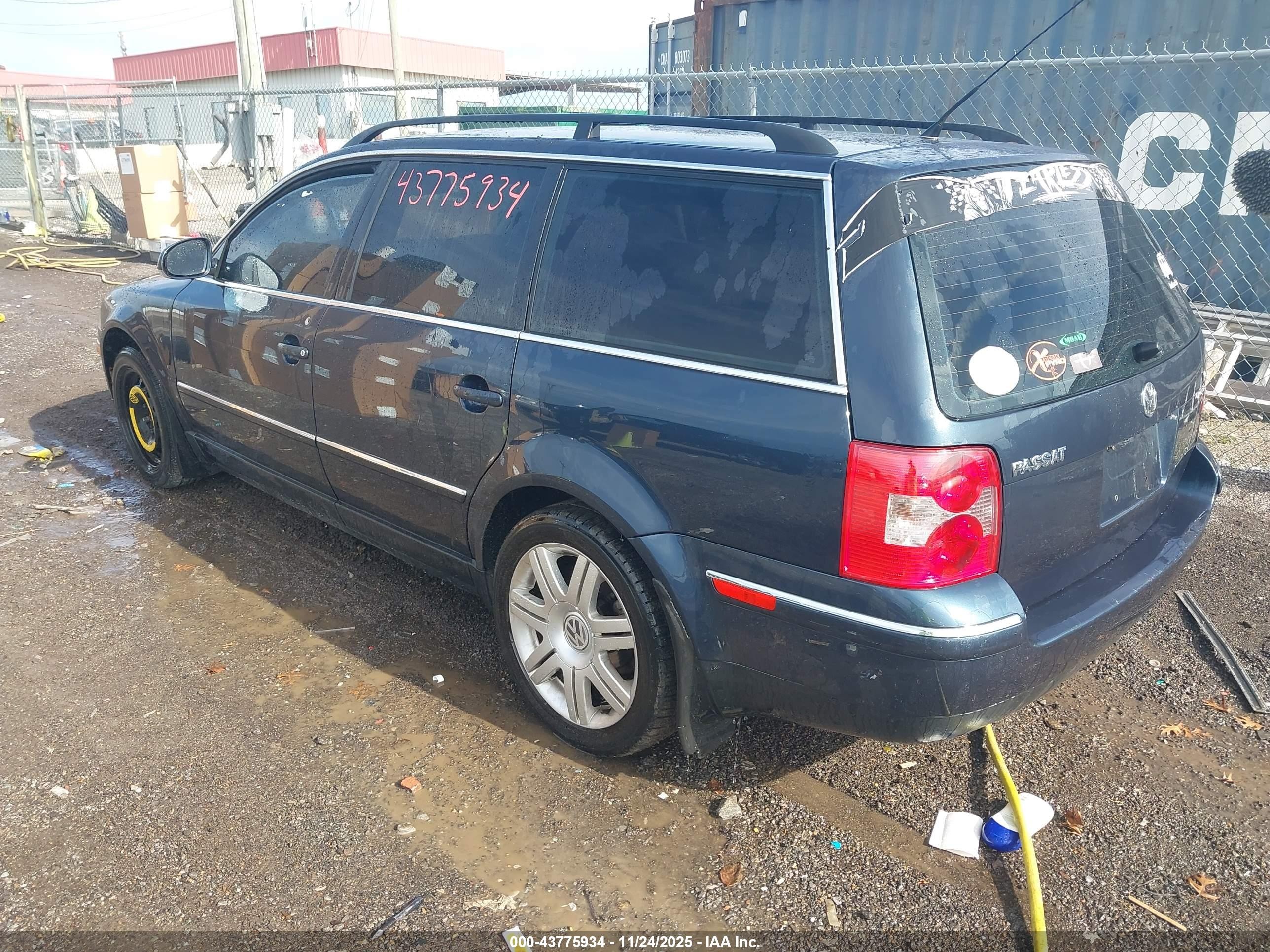 2005 Volkswagen Passat Glx Dark Blue vin: WVWYU63B75E040674