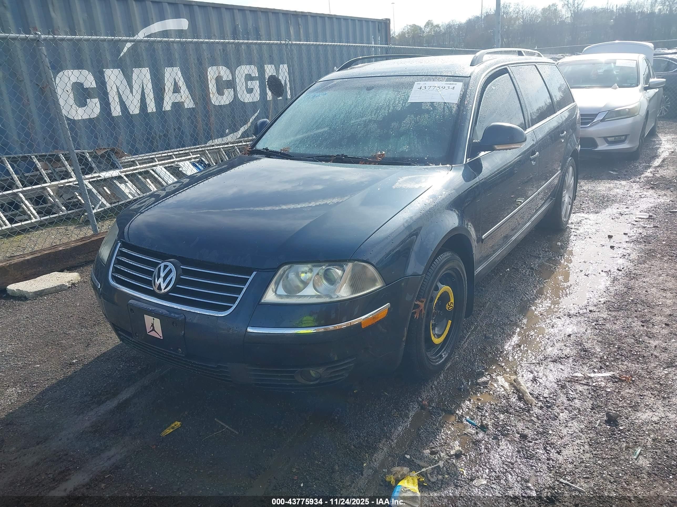 2005 Volkswagen Passat Glx Dark Blue vin: WVWYU63B75E040674