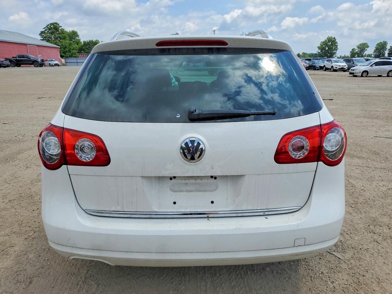 2007 Volkswagen Passat White vin: WVWZZZ3CZ7E112726
