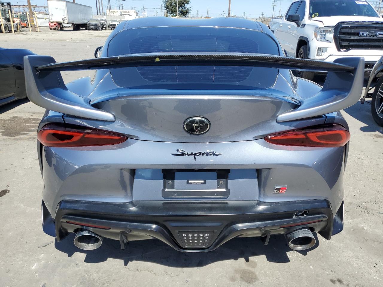 2022 Toyota Supra Base   Серый vin: WZ1DB0C01NW048846