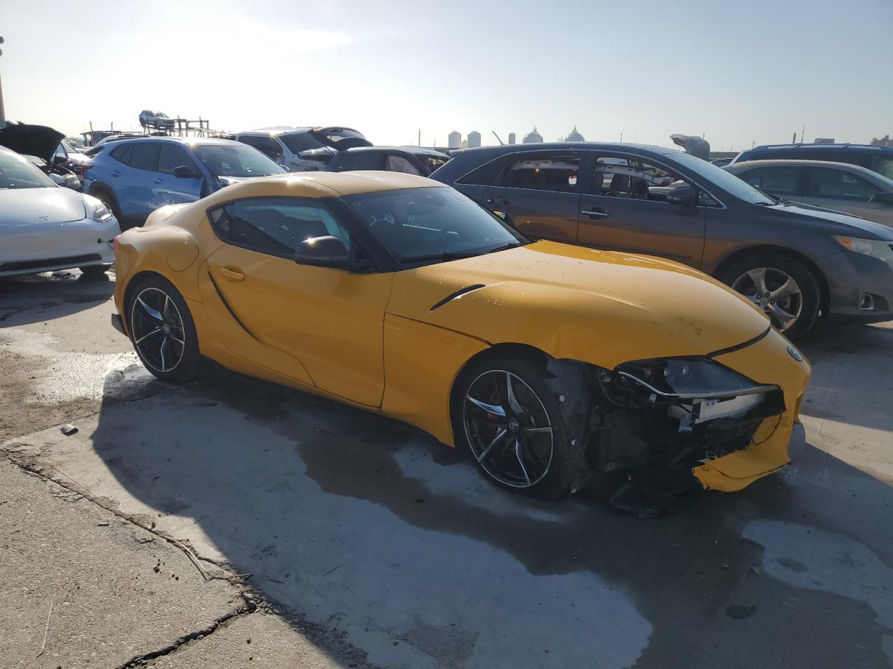 2022 Toyota Supra Base Gold vin: WZ1DB0C02NW048144