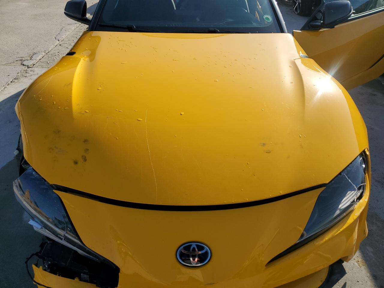 2022 Toyota Supra Base Gold vin: WZ1DB0C02NW048144