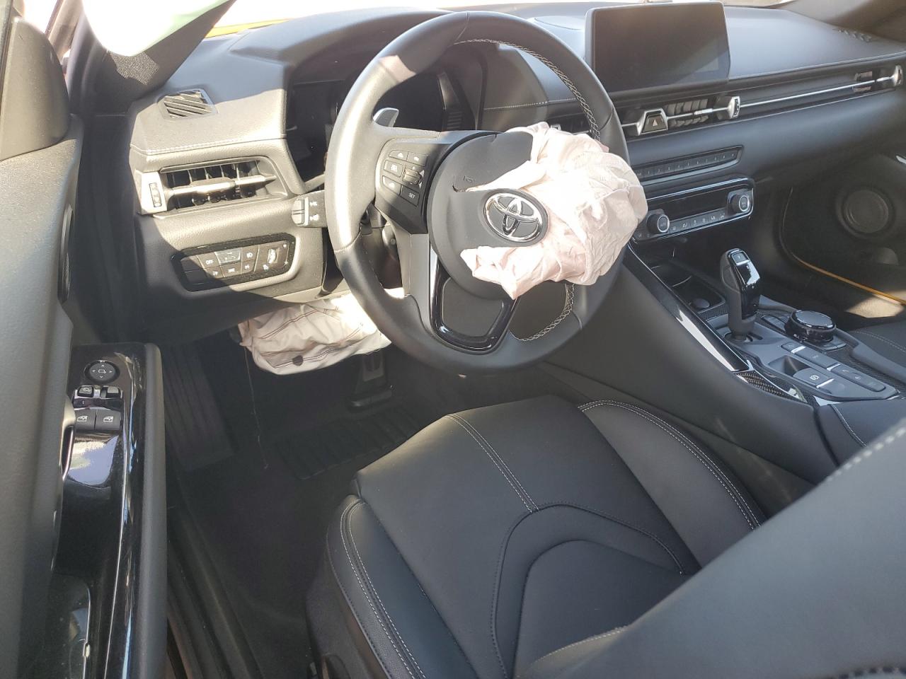 2022 Toyota Supra Base Gold vin: WZ1DB0C02NW048144