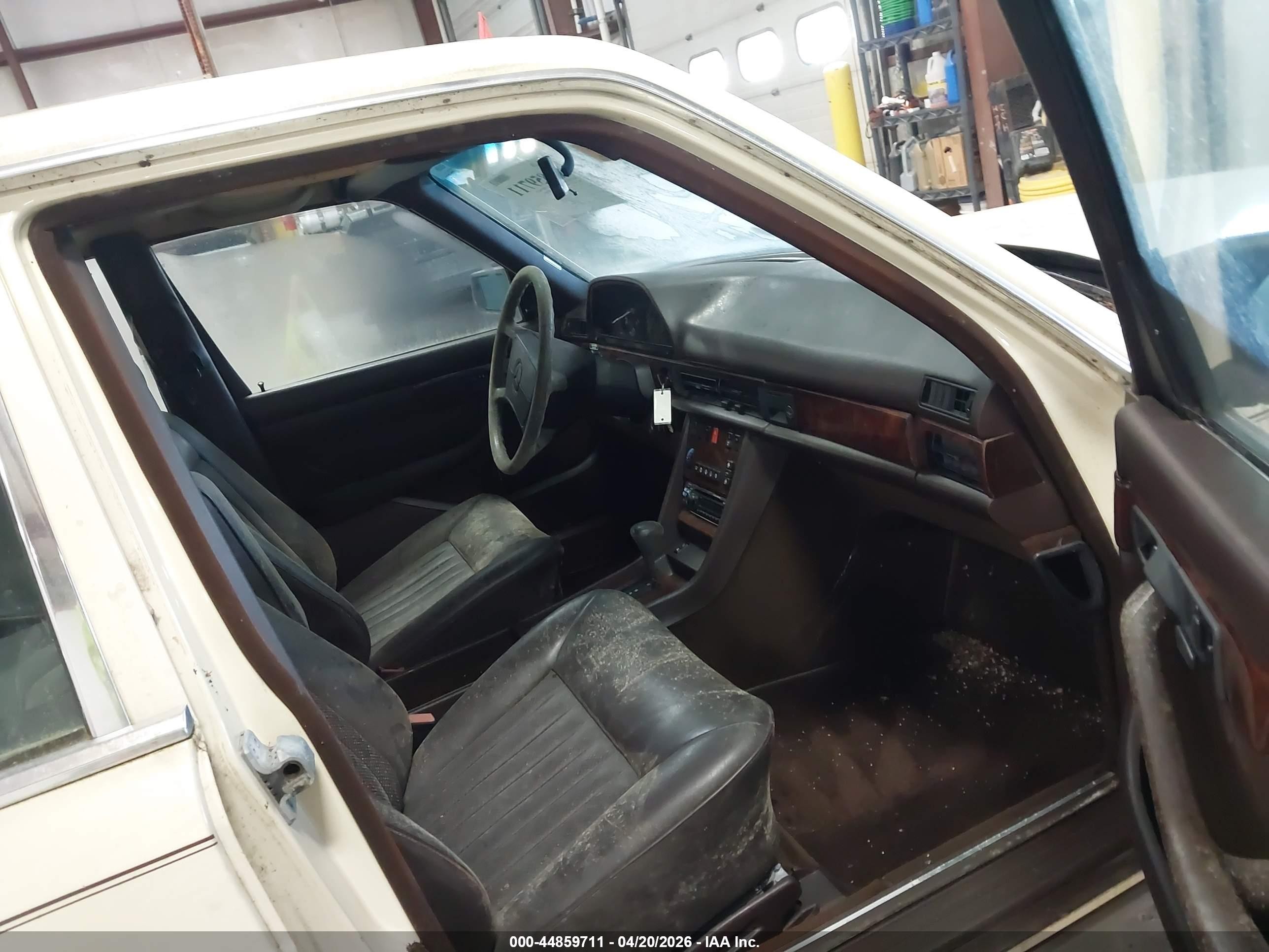 1986 Mercedes-benz 560 Sel Cream vin: WdbCA39D4GA201534