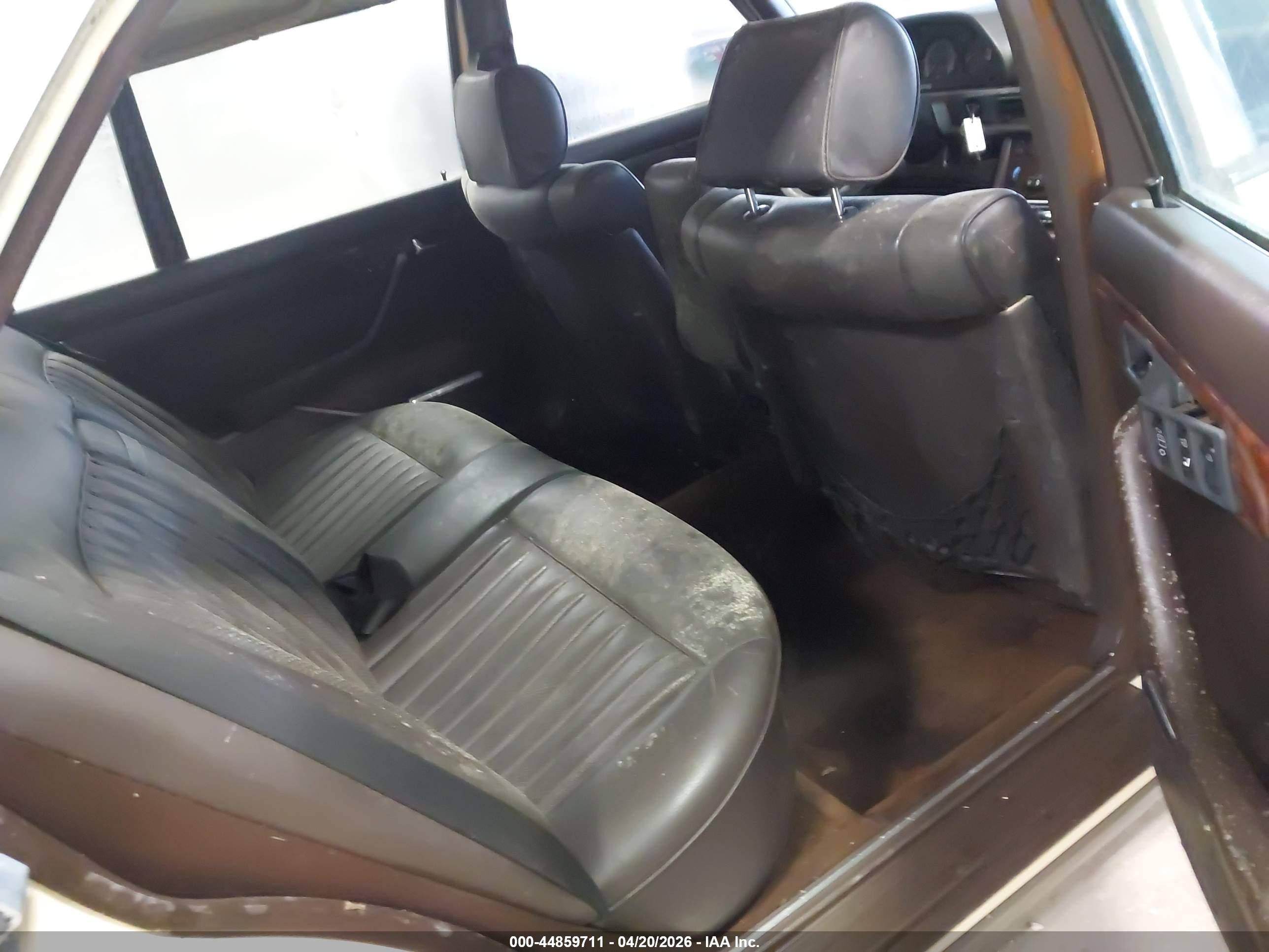 1986 Mercedes-benz 560 Sel Cream vin: WdbCA39D4GA201534