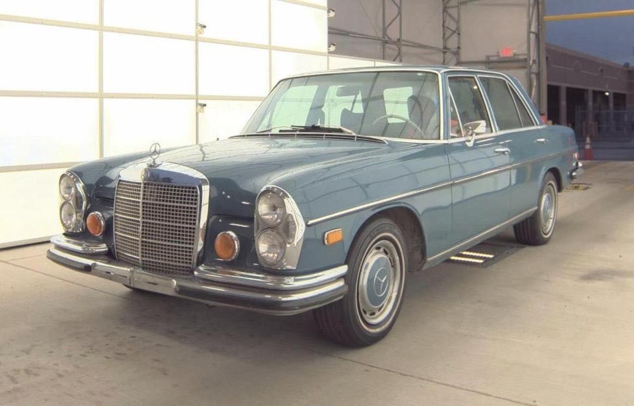 1972 Mercedes Benz 280 Se Blue vin: XXX1086712015098