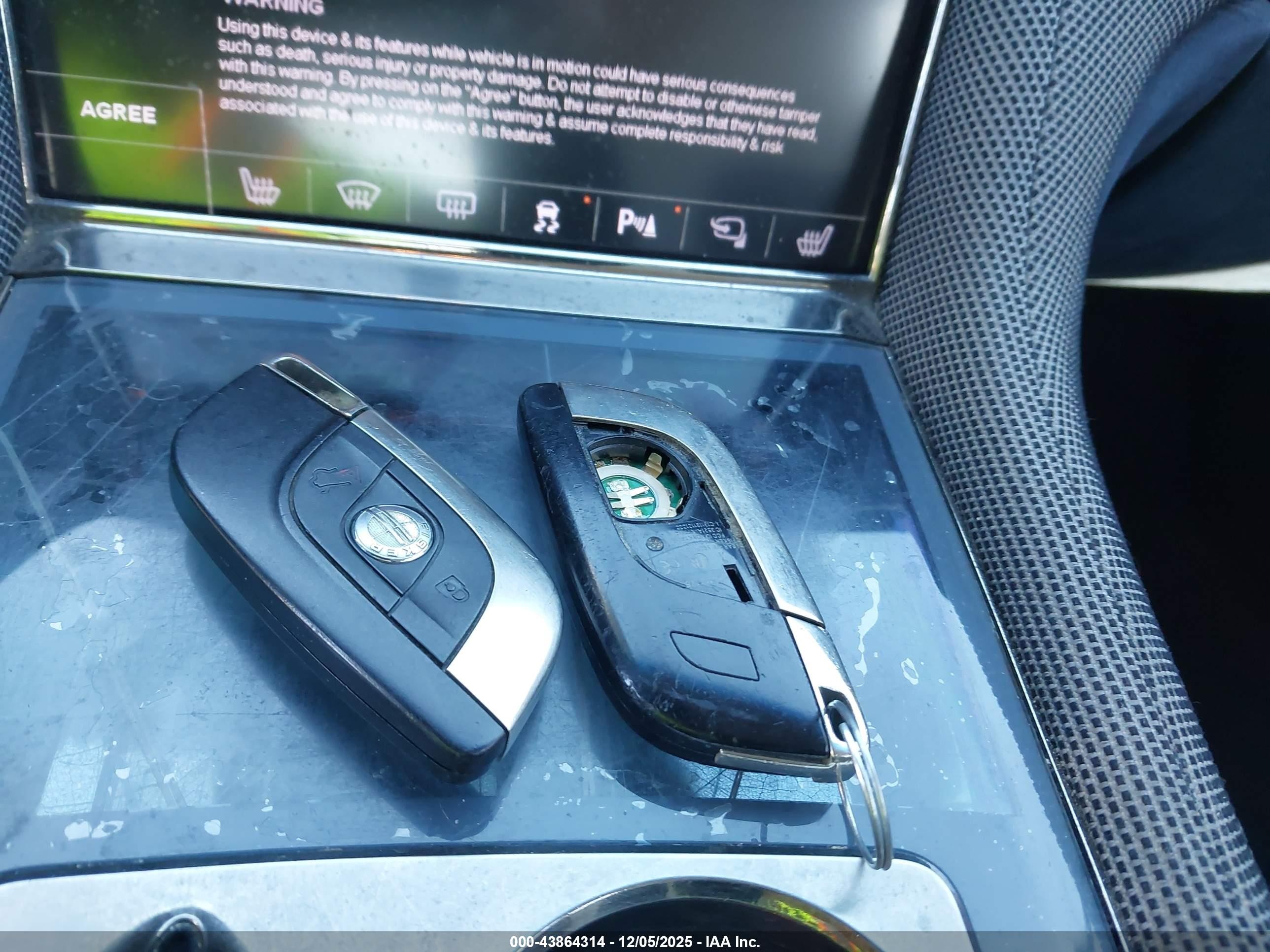 2012 Fisker Karma Ecochic Серебряный vin: YH4K16AA4CA000197