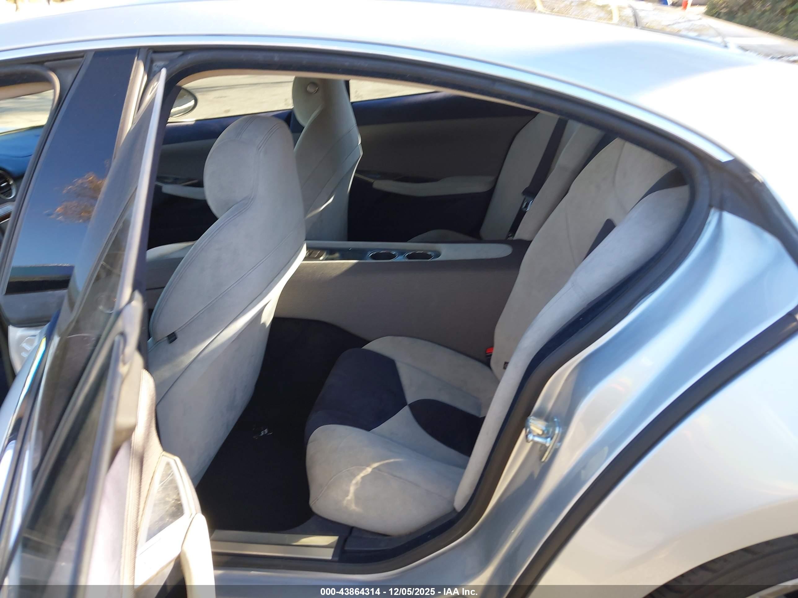 2012 Fisker Karma Ecochic Серебряный vin: YH4K16AA4CA000197