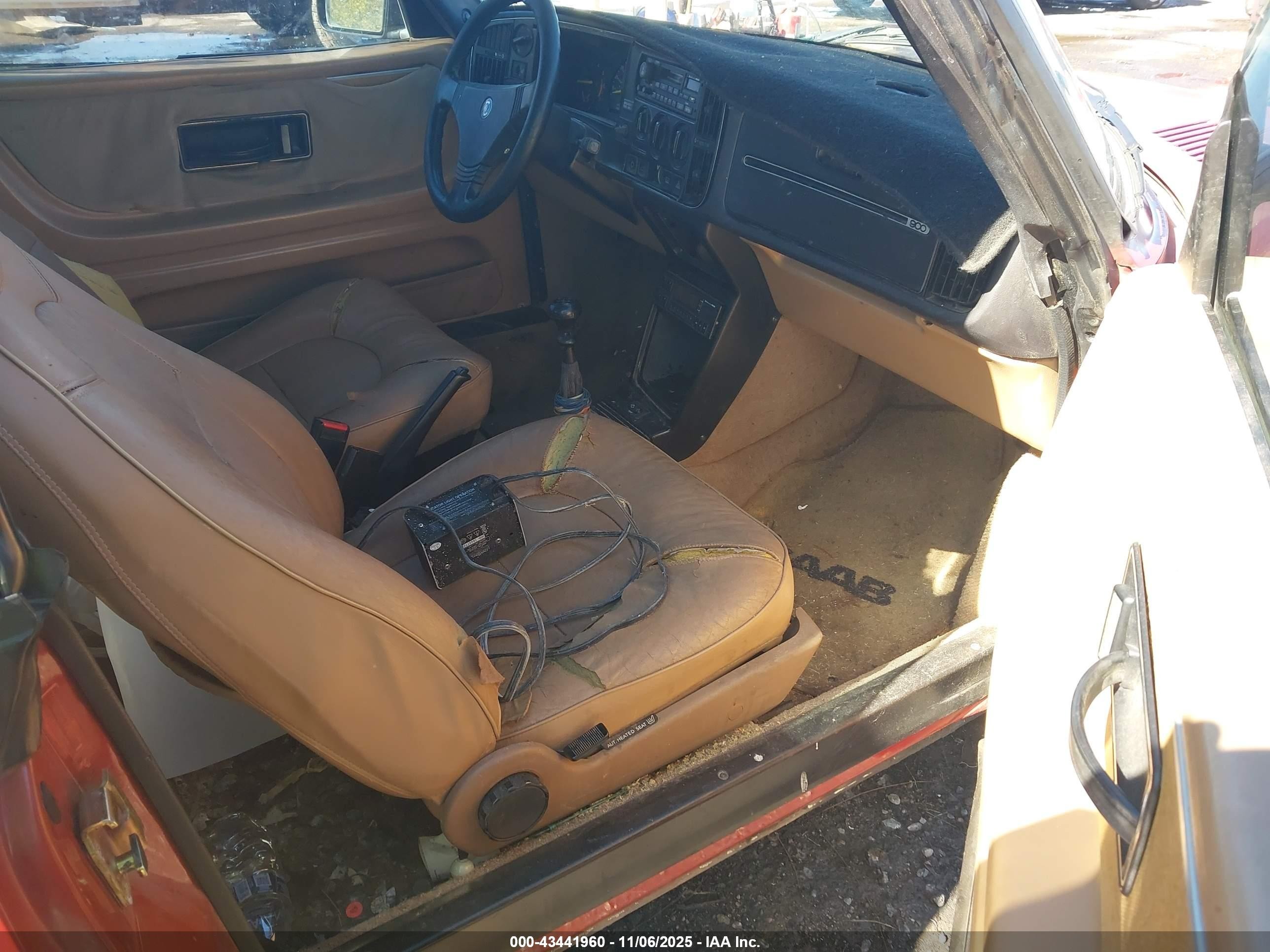 1989 Saab 900   Красный vin: YS3AT75L8K7024587