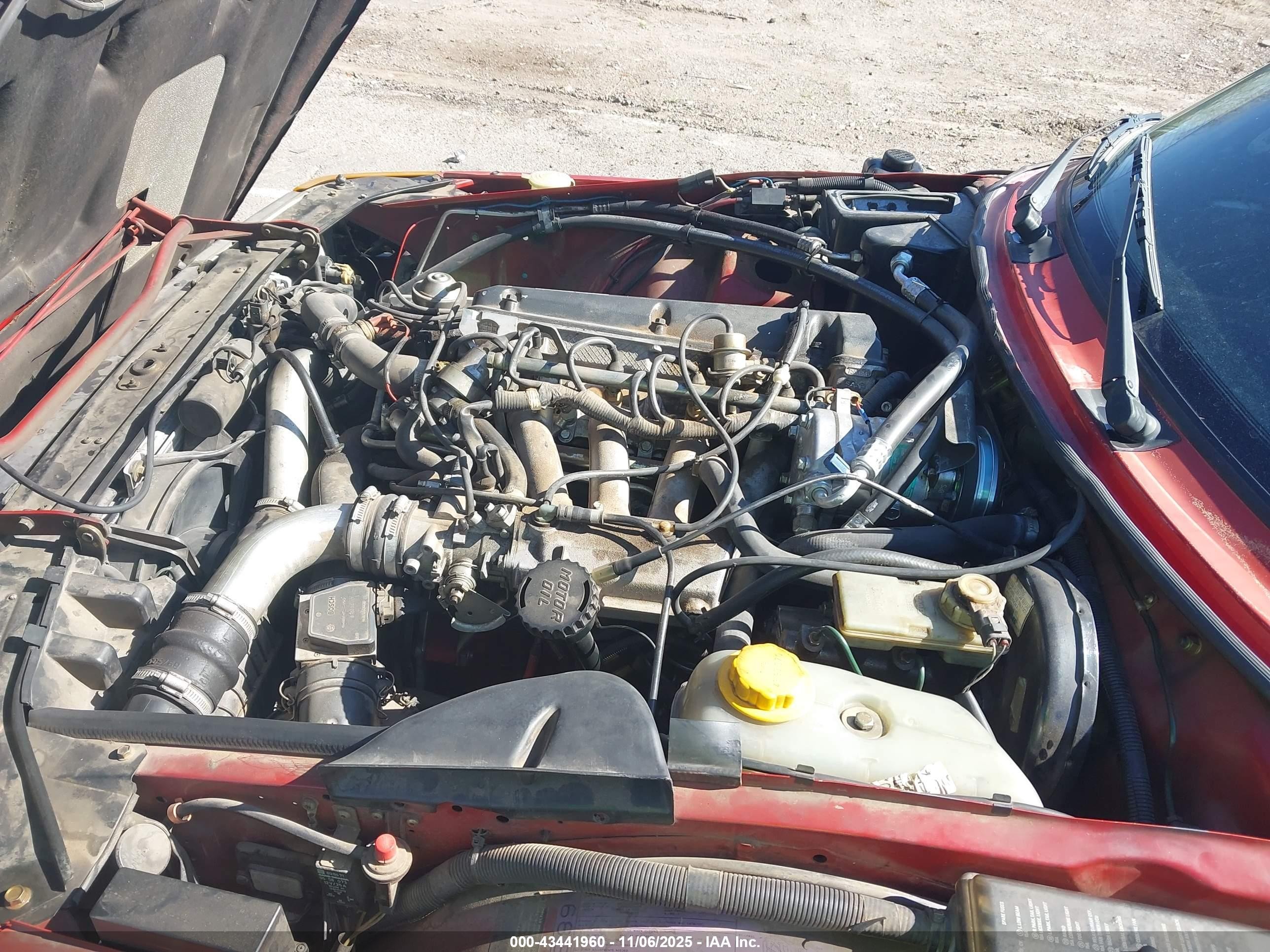 1989 Saab 900   Красный vin: YS3AT75L8K7024587