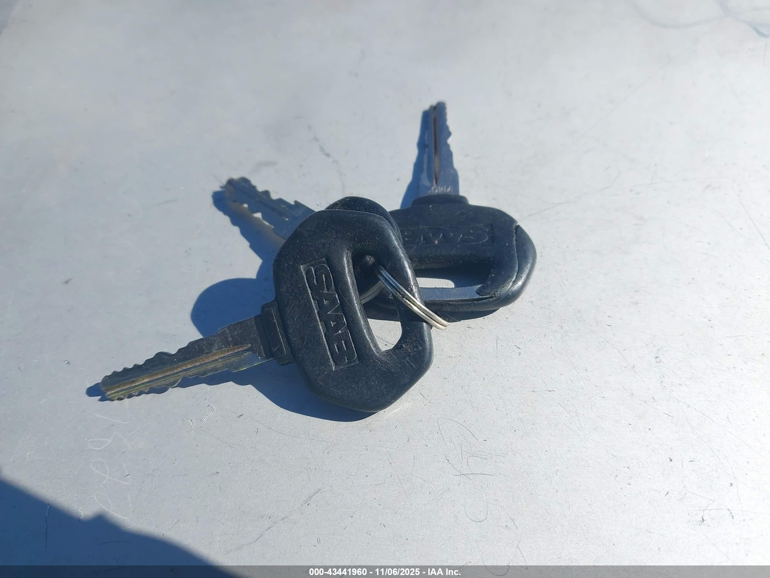 1989 Saab 900   Красный vin: YS3AT75L8K7024587