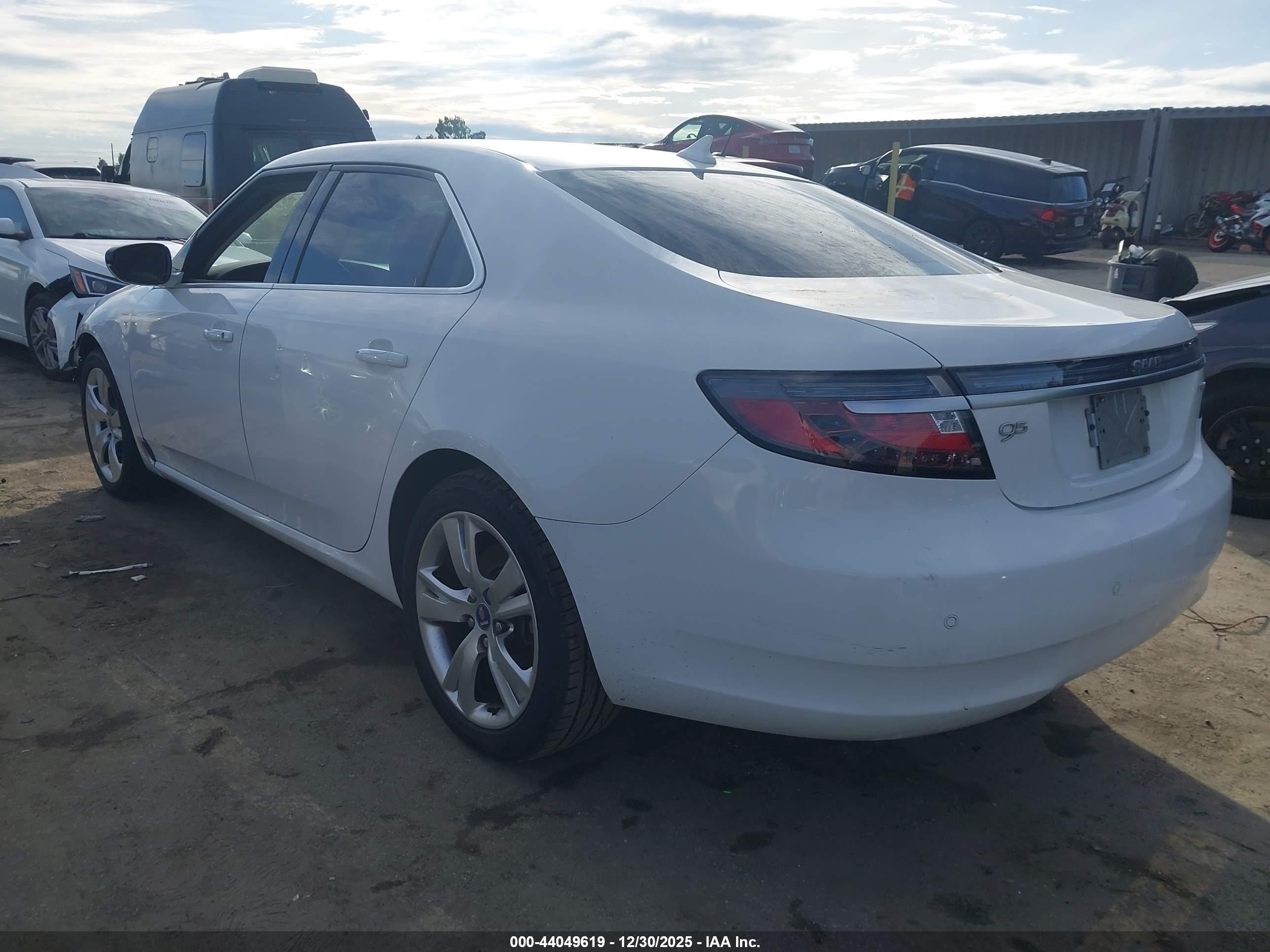 2011 Saab 9-5 Turbo4 Premium White vin: YS3GN4AR4B4000916